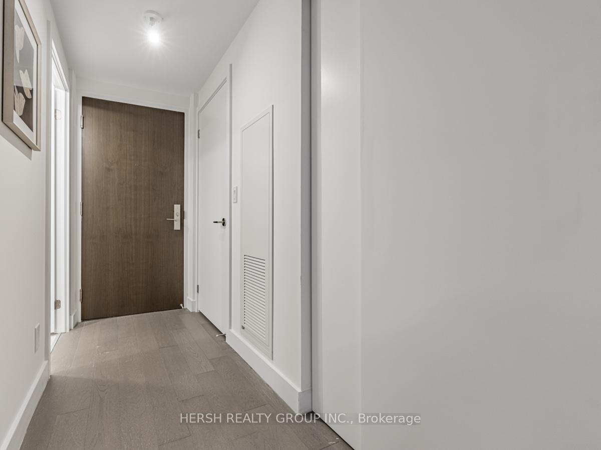 2 Bedrooms Condo at 160 Kingsway,  Toronto For sale