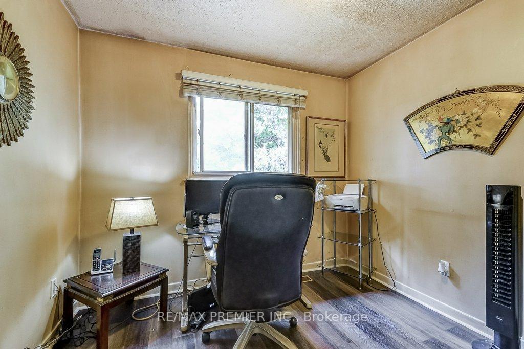 4 Bedrooms Condo at 2670 Battleford, Mississauga For sale