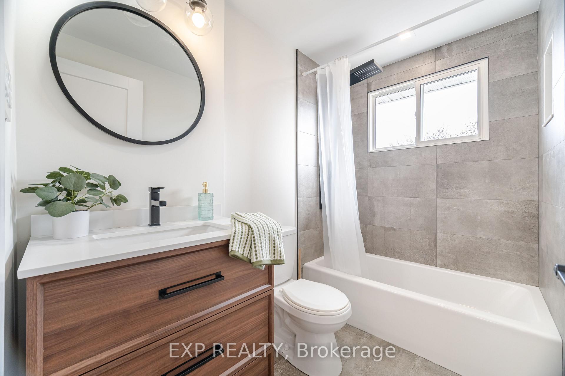 3 Bedrooms Condo at 120 Quigley,  Hamilton For sale