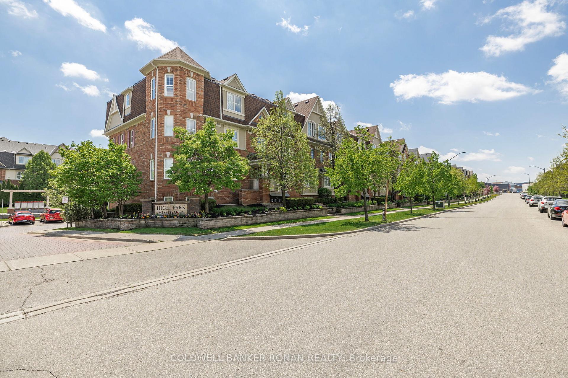 3 Bedrooms Condo at 600 Shoreline, Mississauga For sale