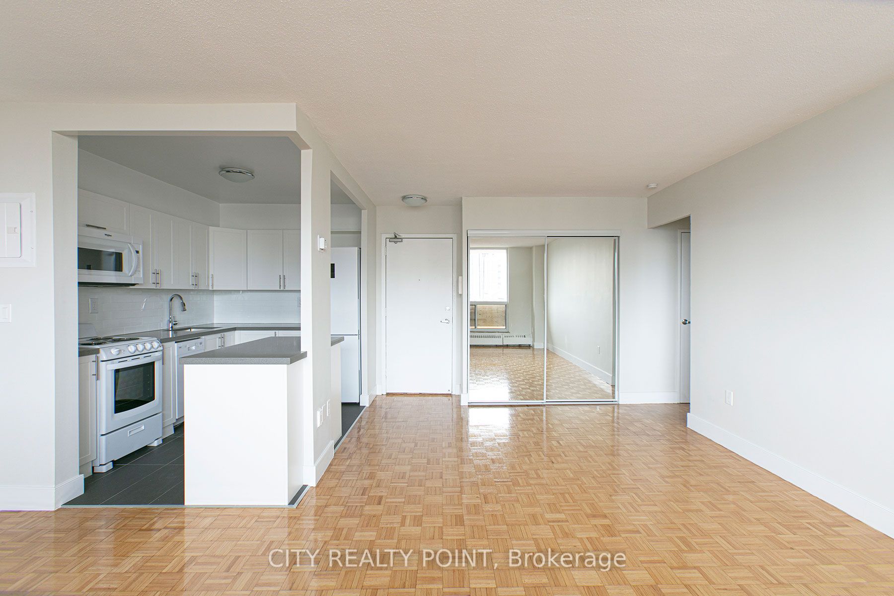 666 Spadina Avenue, #215