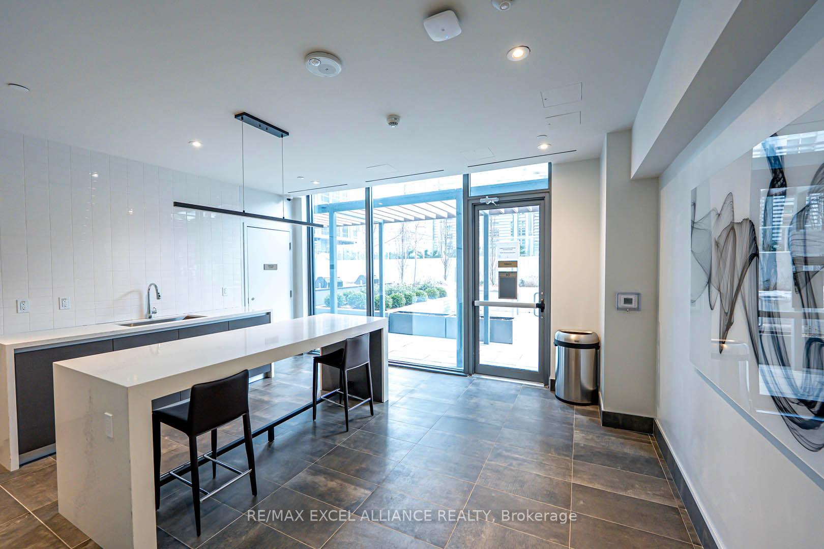 1 Bedroom Condo at 8 Cumberland,  Toronto For sale