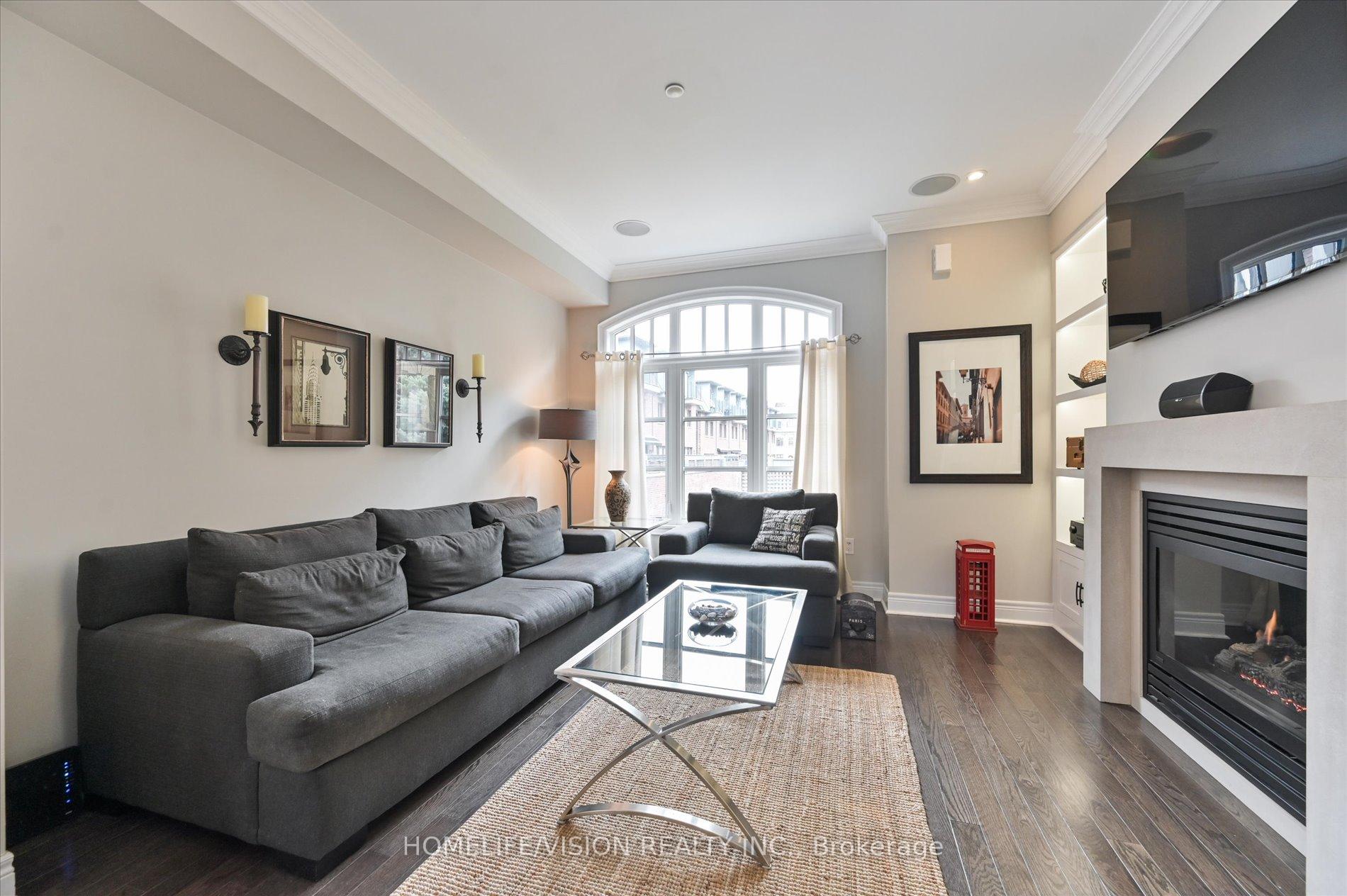 4 Bedrooms Condo at 2 Agar, Vaughan For sale