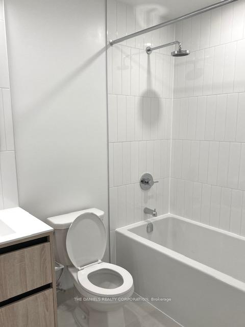 2 Bedrooms Condo at 8 Beverley Glen,  Vaughan For sale