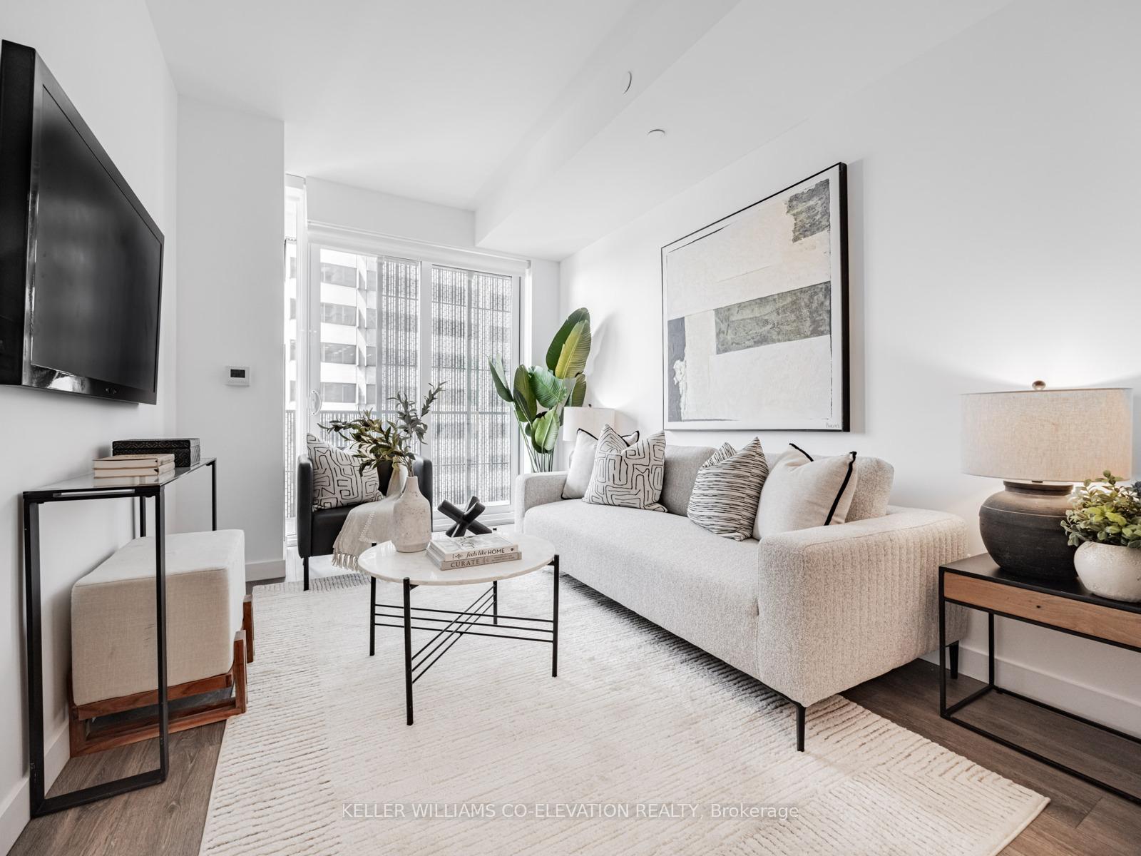 1 Bedroom Condo at 8 Eglinton,  Toronto For sale