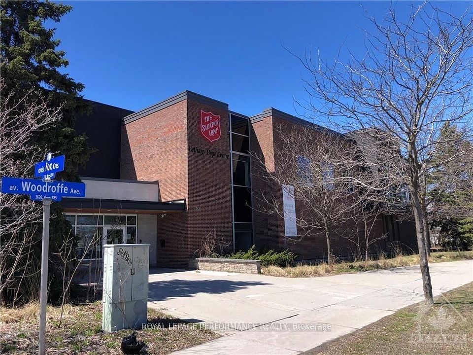 820 Woodroffe