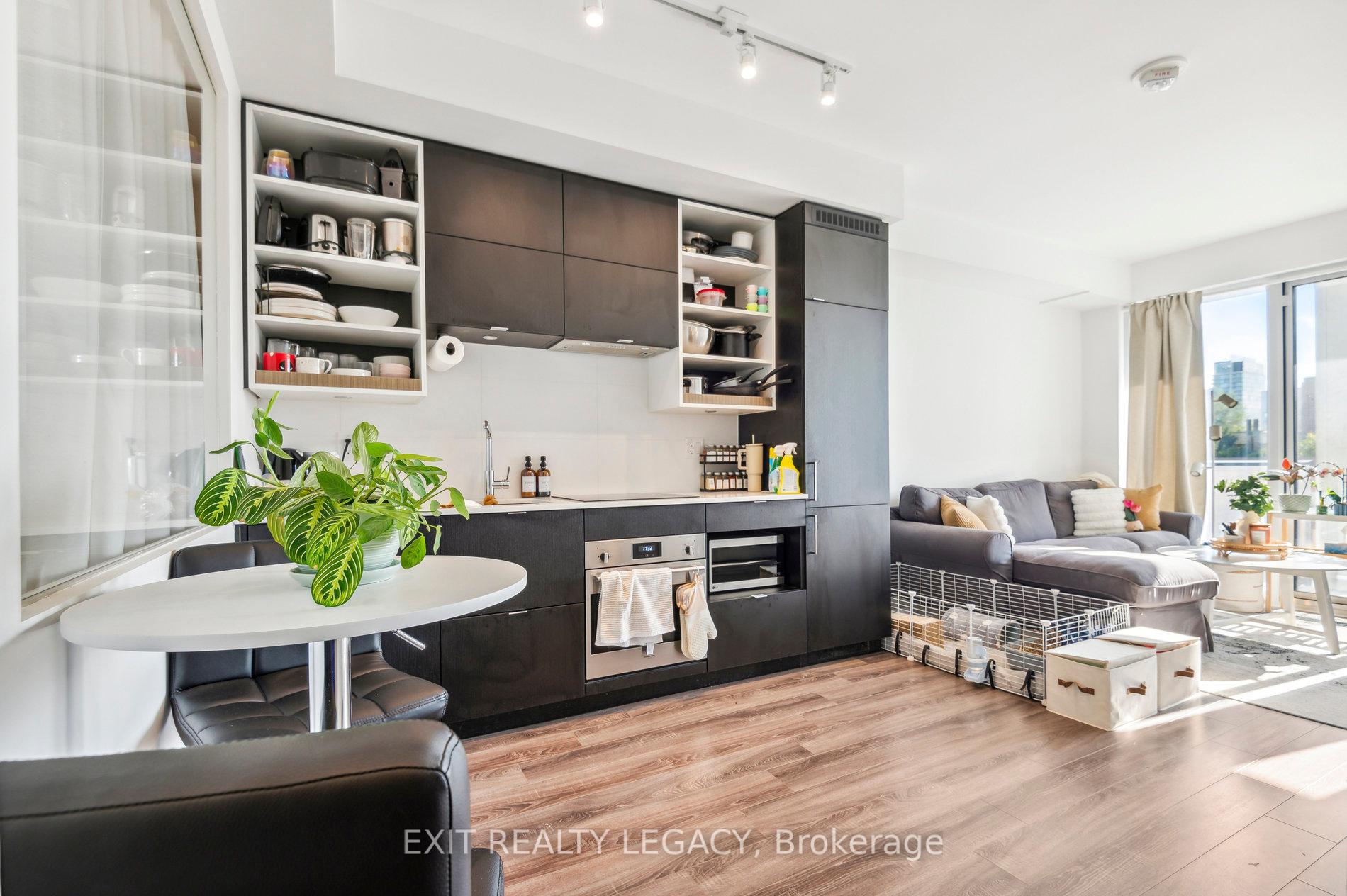 2 Bedrooms Condo at 20 Edward,  Toronto For sale