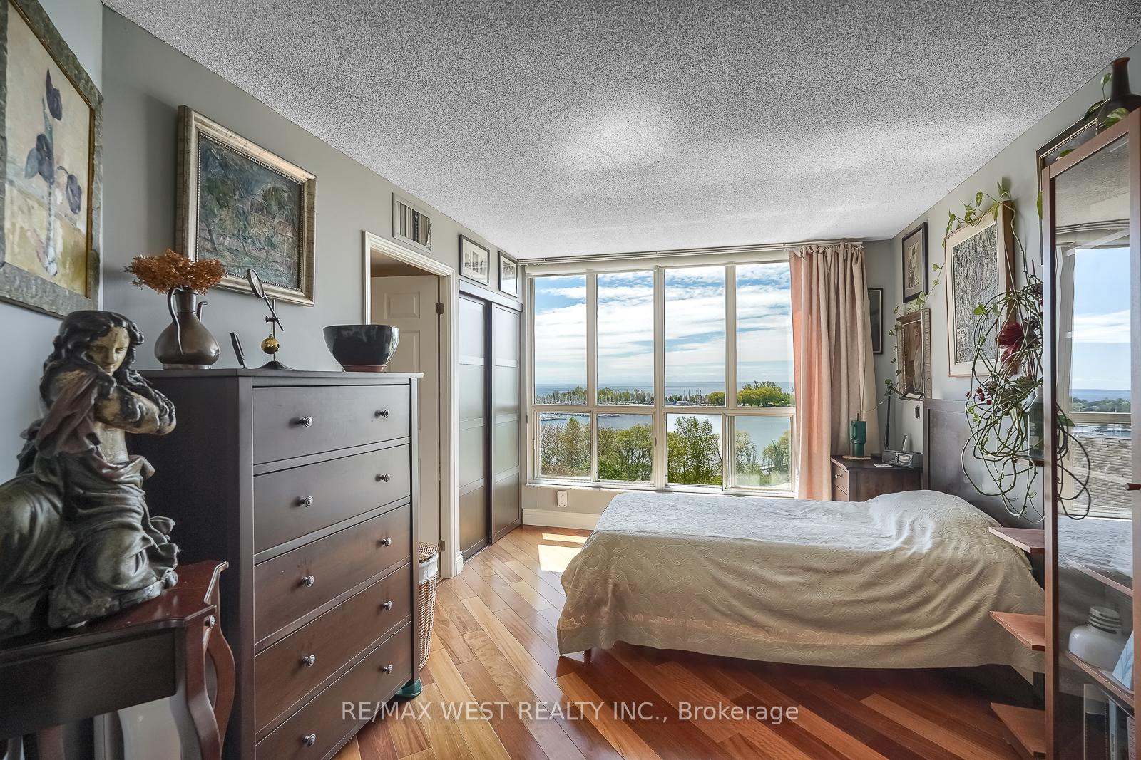 3 Bedrooms Condo at 2285 Lake Shore, Toronto For sale
