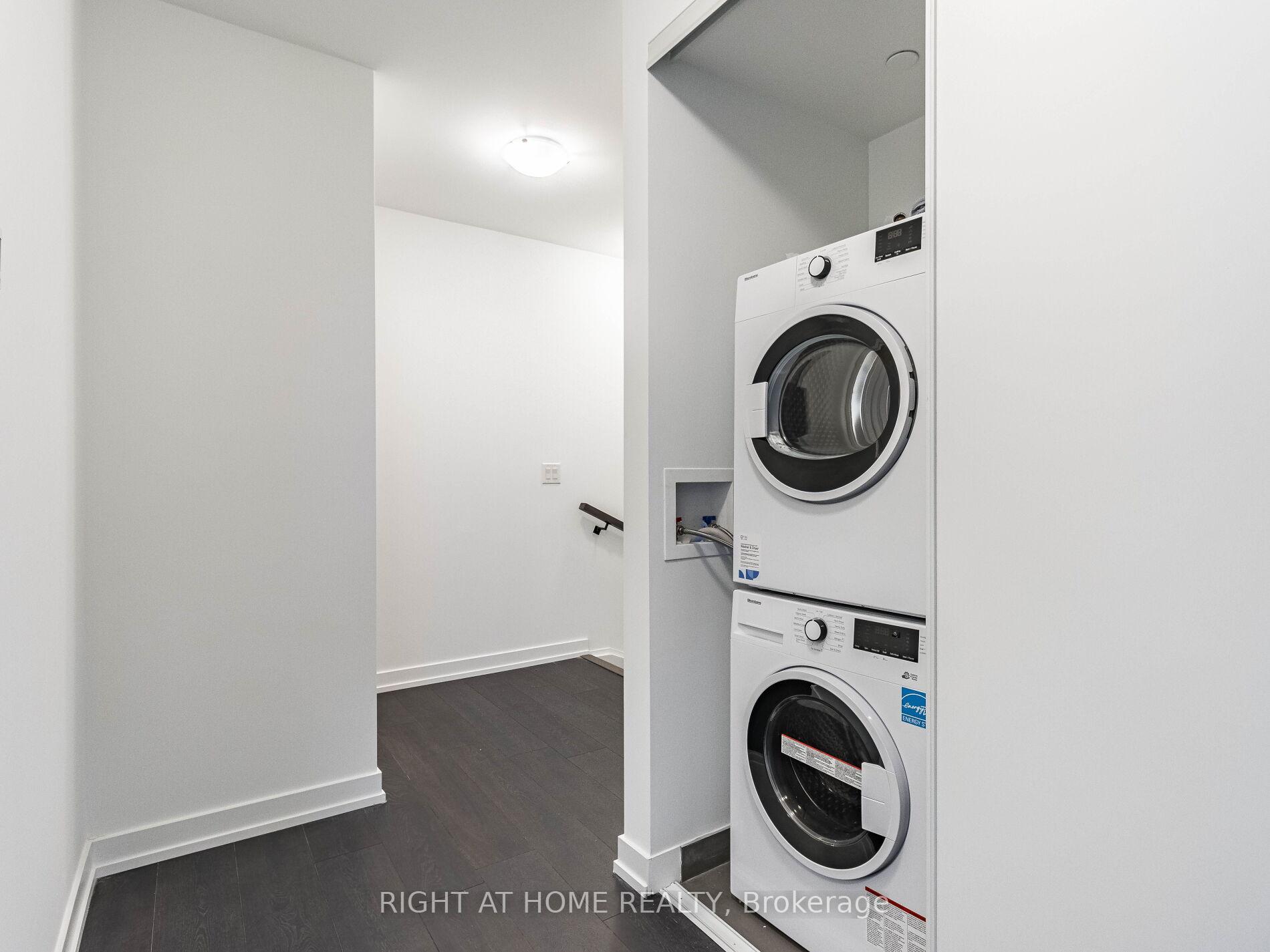 2 Bedrooms Condo at 5 maryport, Toronto For sale