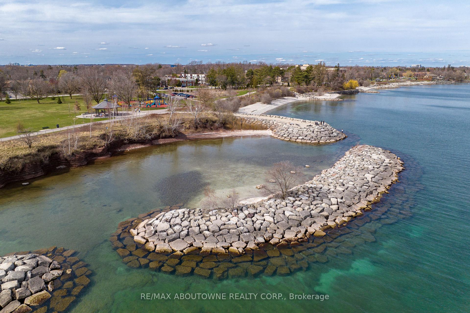 3 Bedrooms Condo at 233 Duskywing, Oakville For sale