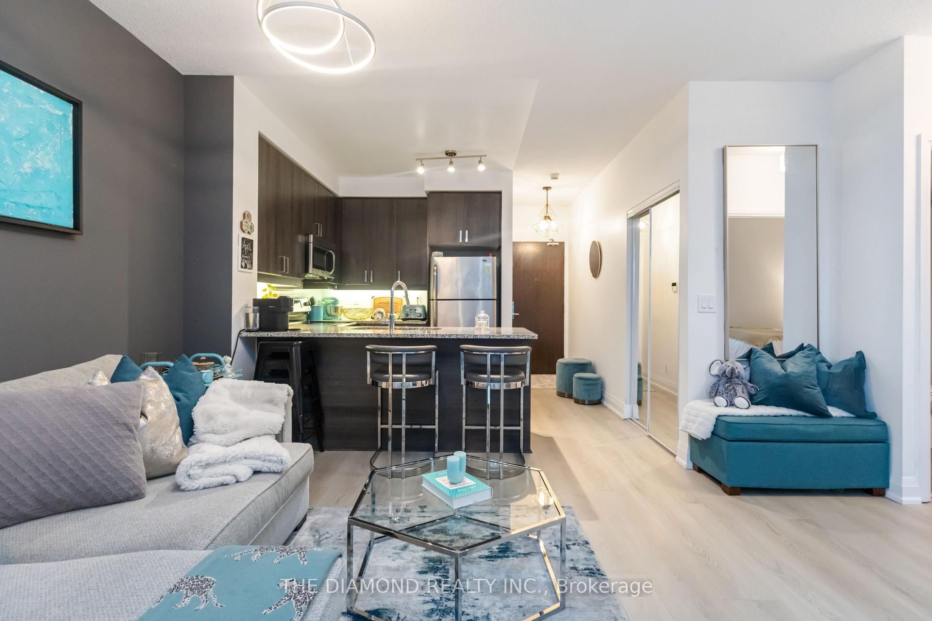 2 Bedrooms Condo at 1185 The Queensway, Toronto For sale