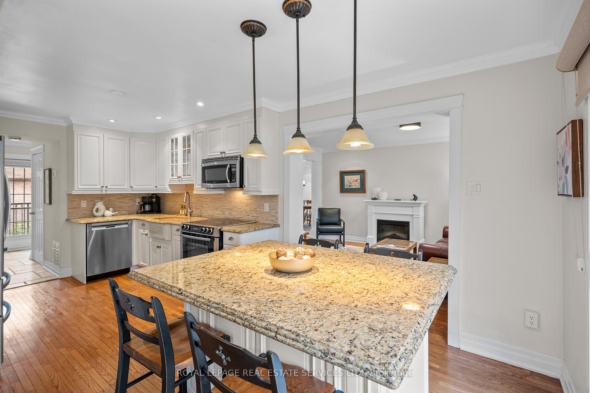 3 Bedrooms Condo at 2098 Marine,  Oakville For sale