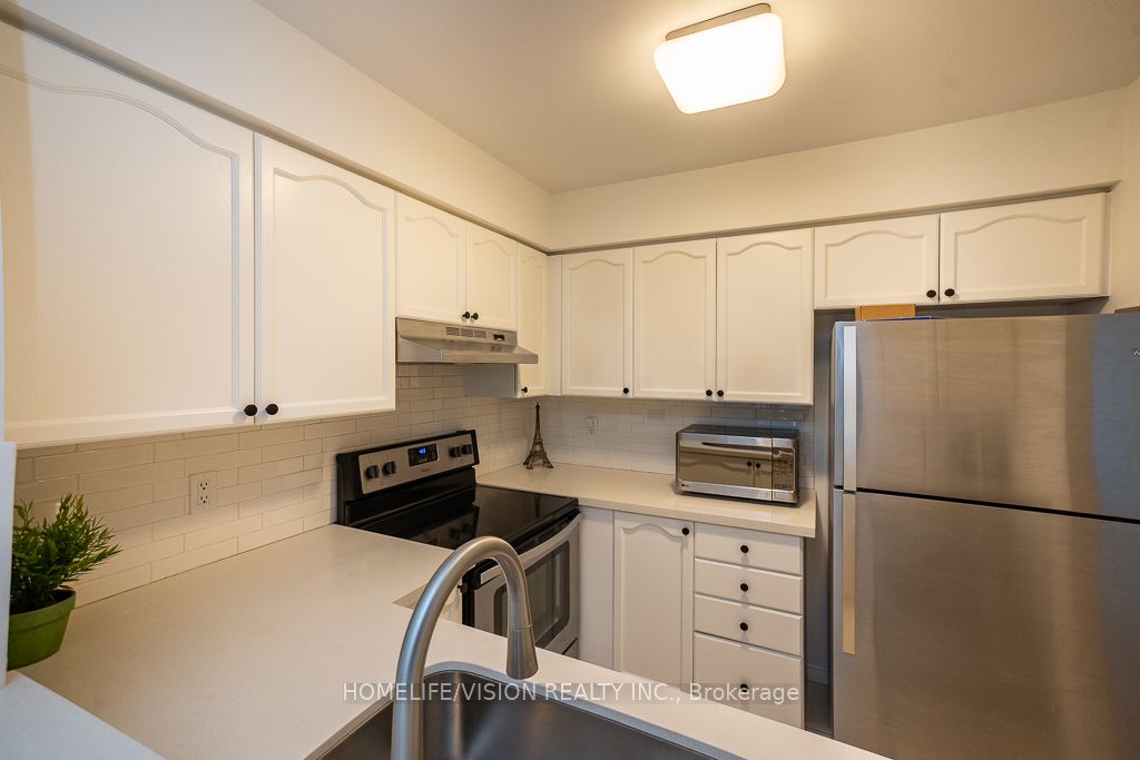 35 Finch Avenue E, #703