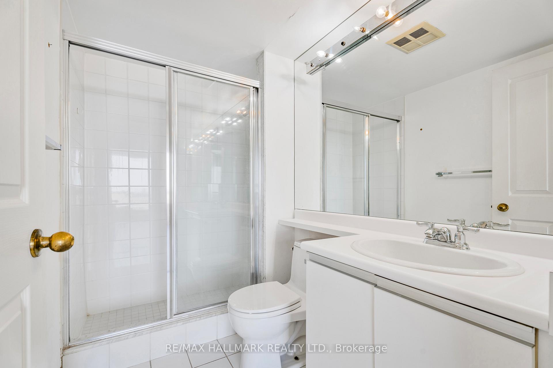 3 Bedrooms Condo at 1121 Steeles, Toronto For sale