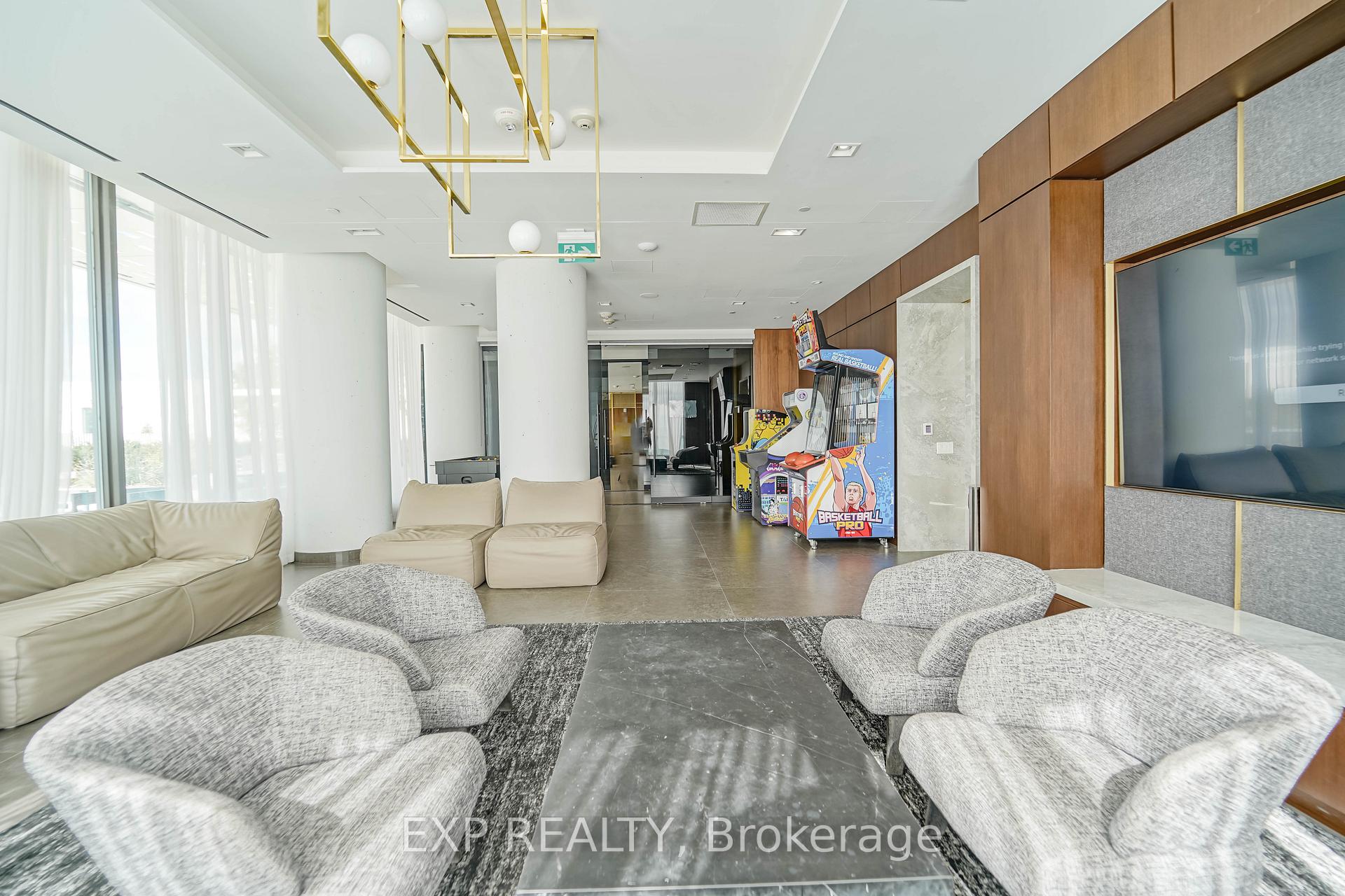 2 Bedrooms Condo at 950 Portage,  Vaughan For sale