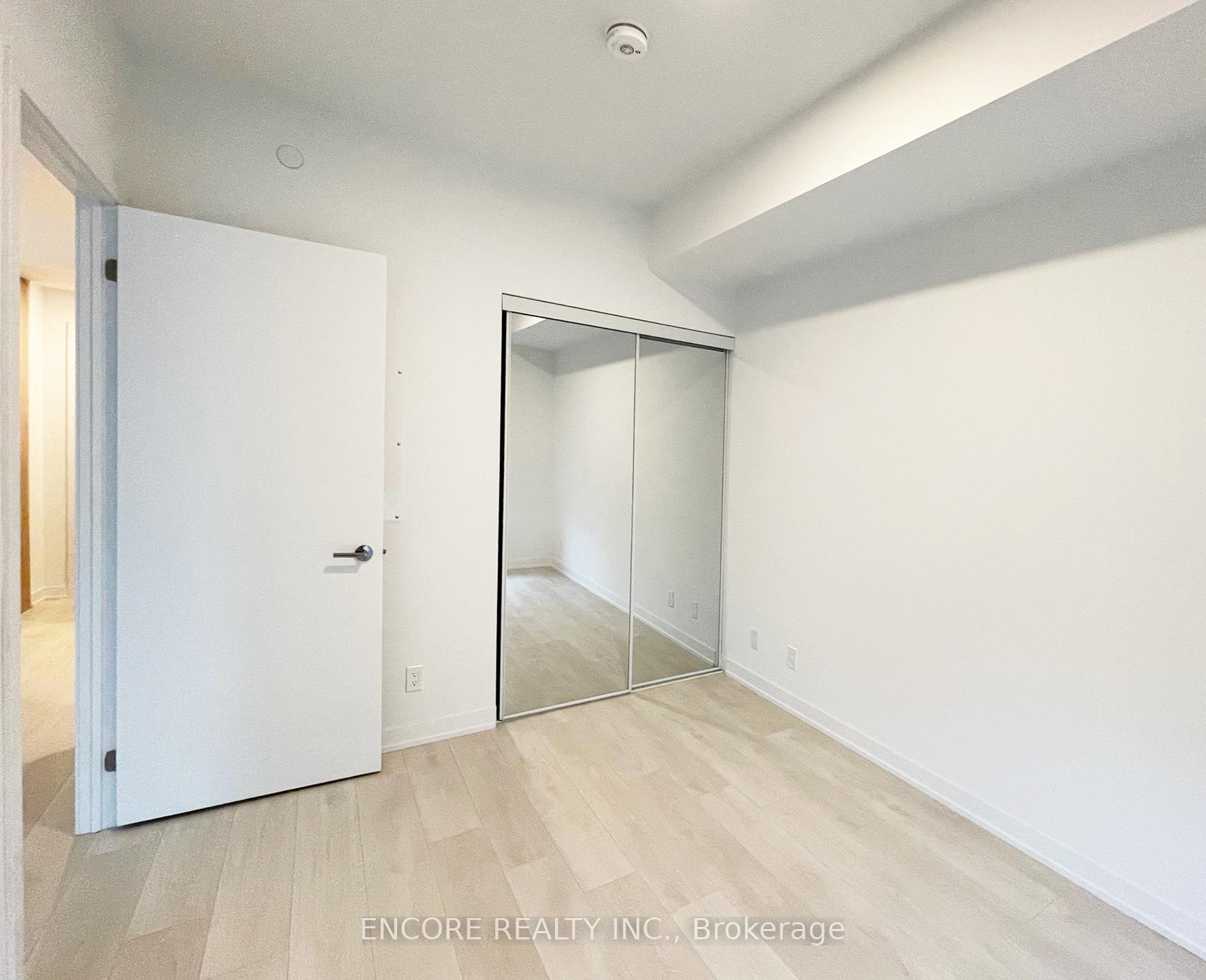 1 Bedroom Condo at 7950 Bathurst,  Vaughan For sale