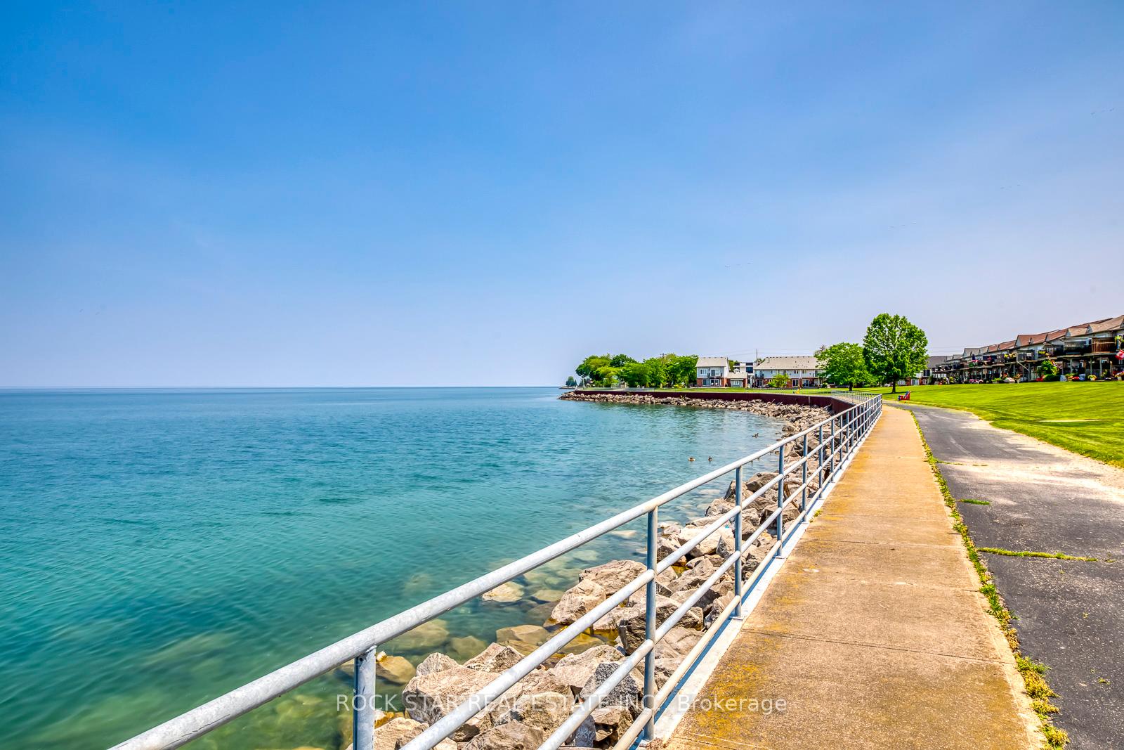 2 Bedrooms Condo at 515 North Service, Hamilton For sale