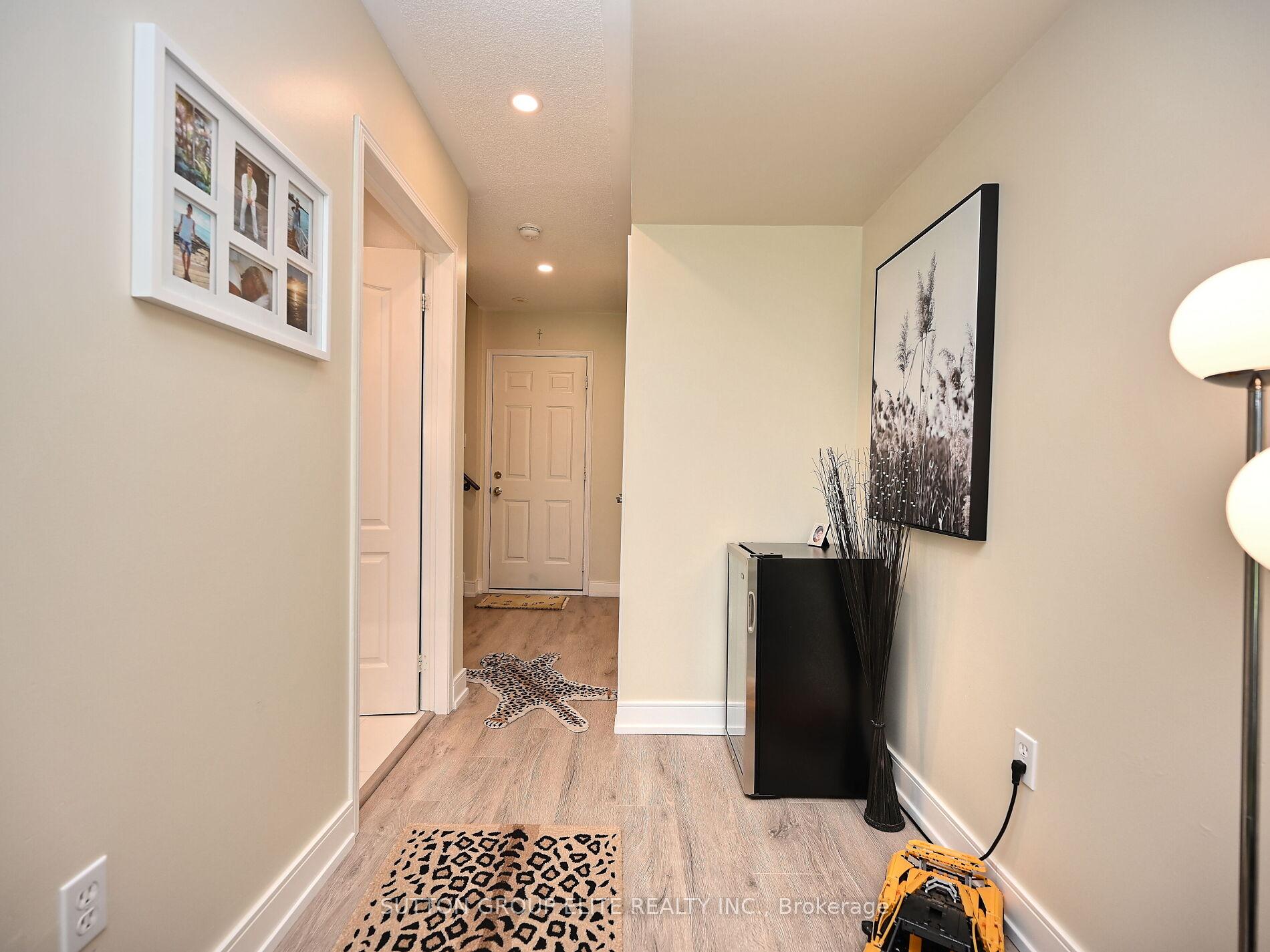 3 Bedrooms Condo at 601 Shoreline, Mississauga For sale