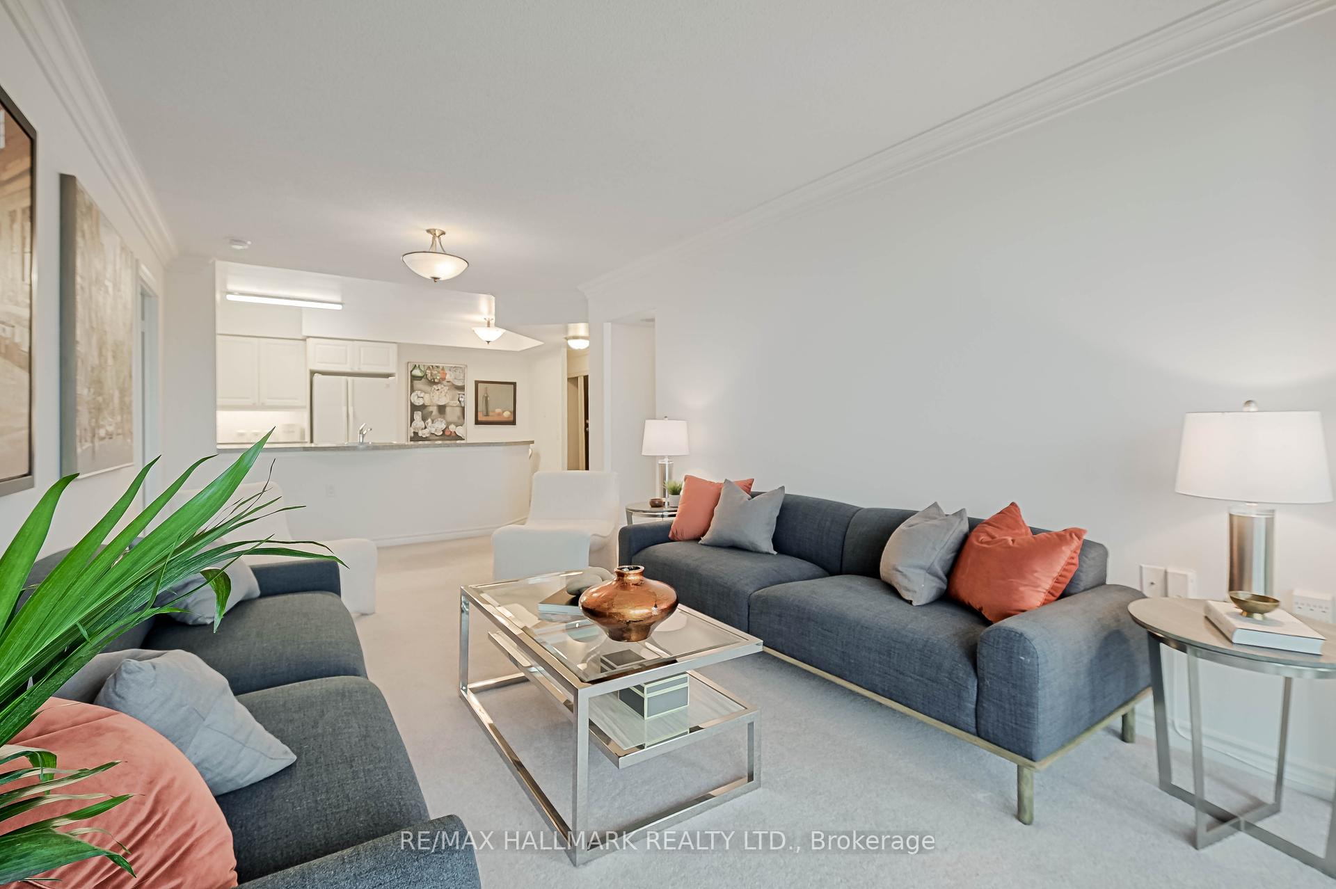 2 Bedrooms Condo at 388 Bloor, Toronto For sale