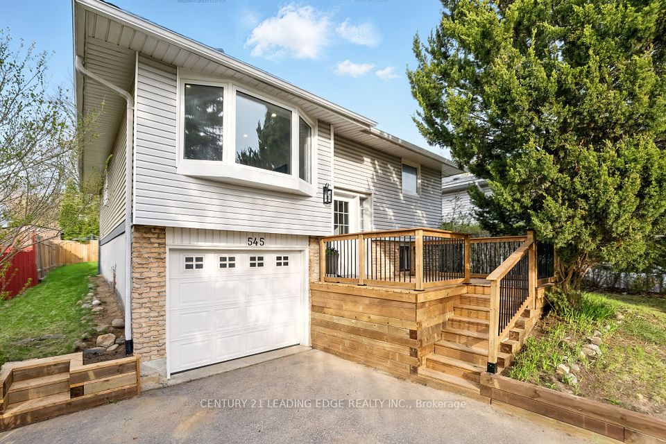 545 Capilano