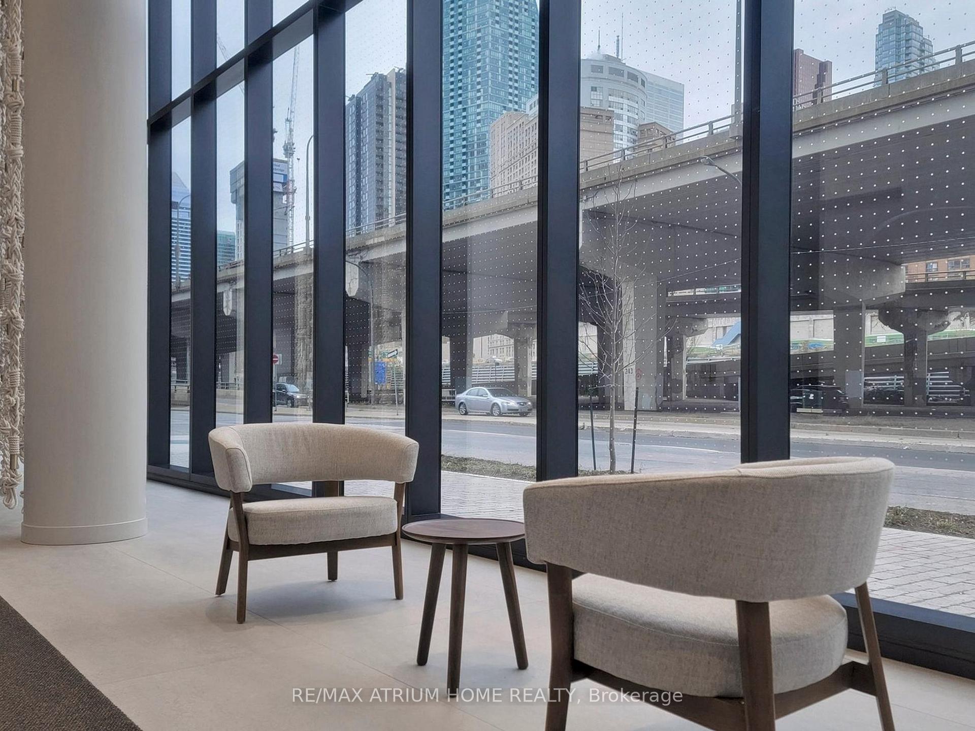 2 Bedrooms Condo at 55 Cooper, Toronto For sale