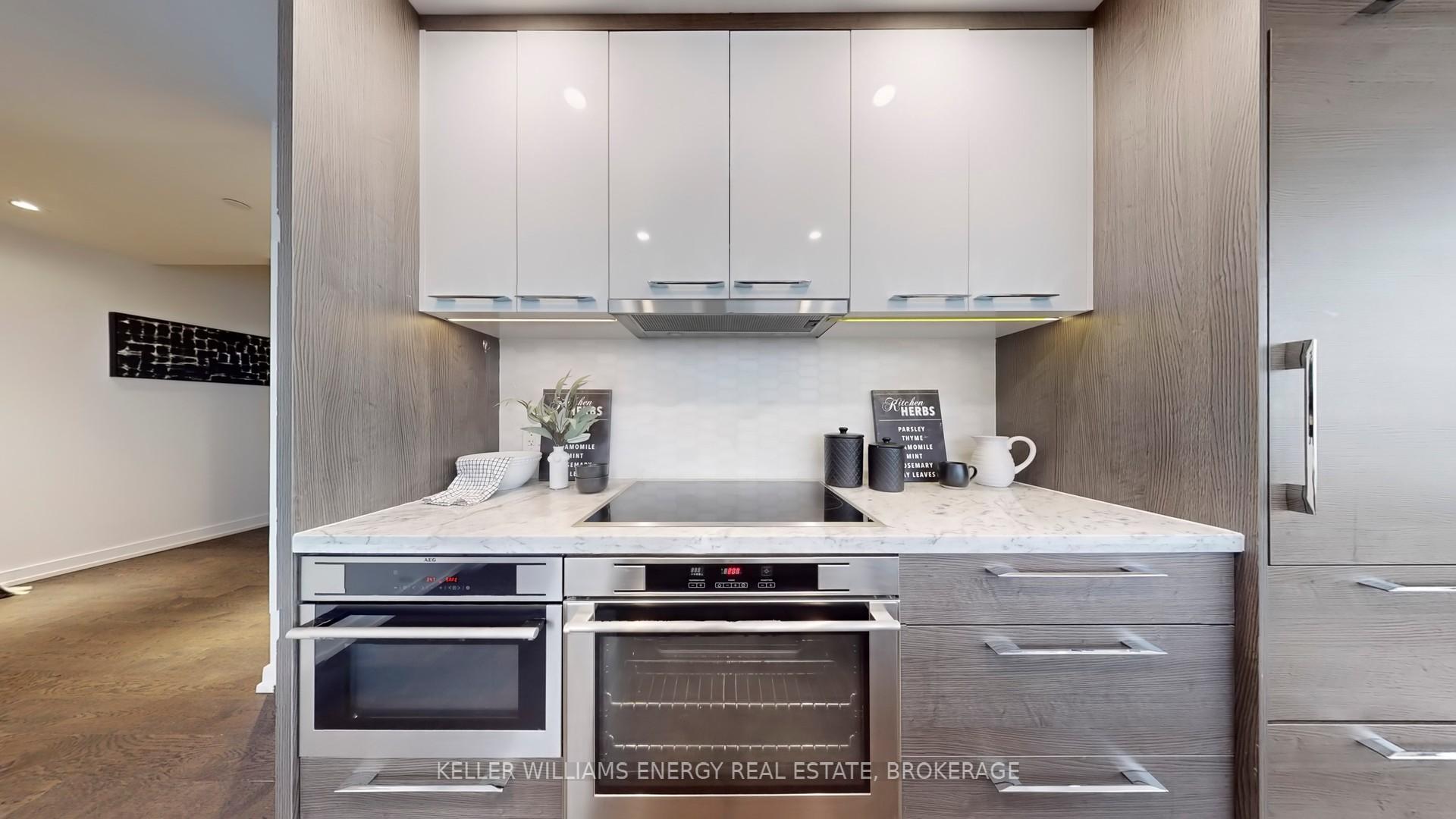3 Bedrooms Condo at 488 University, Toronto For sale