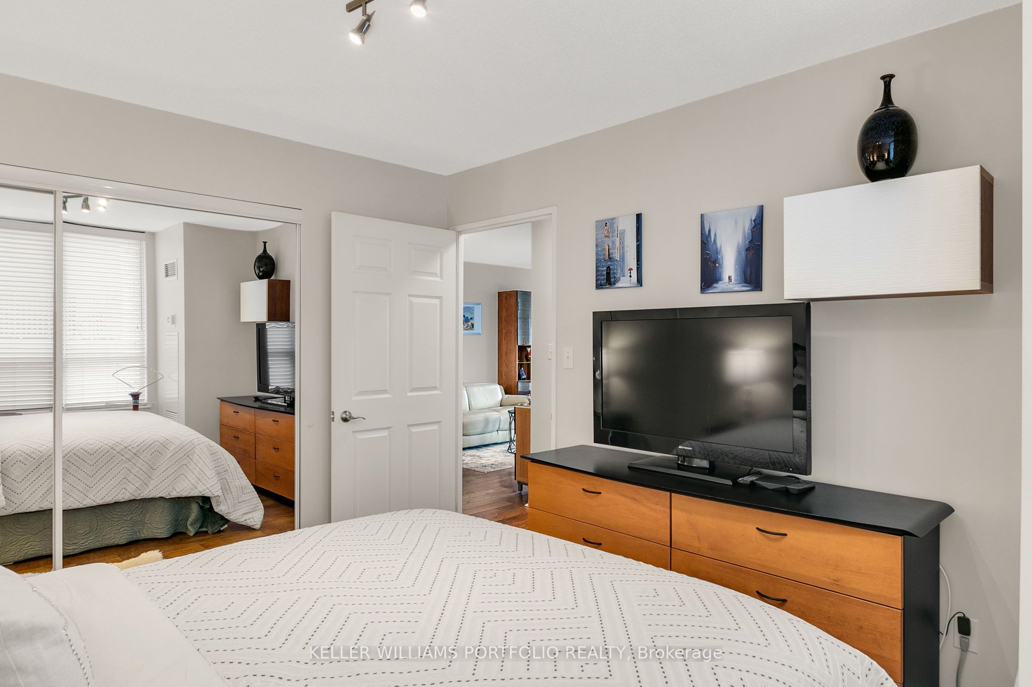 43 Eglinton Avenue E, #1009