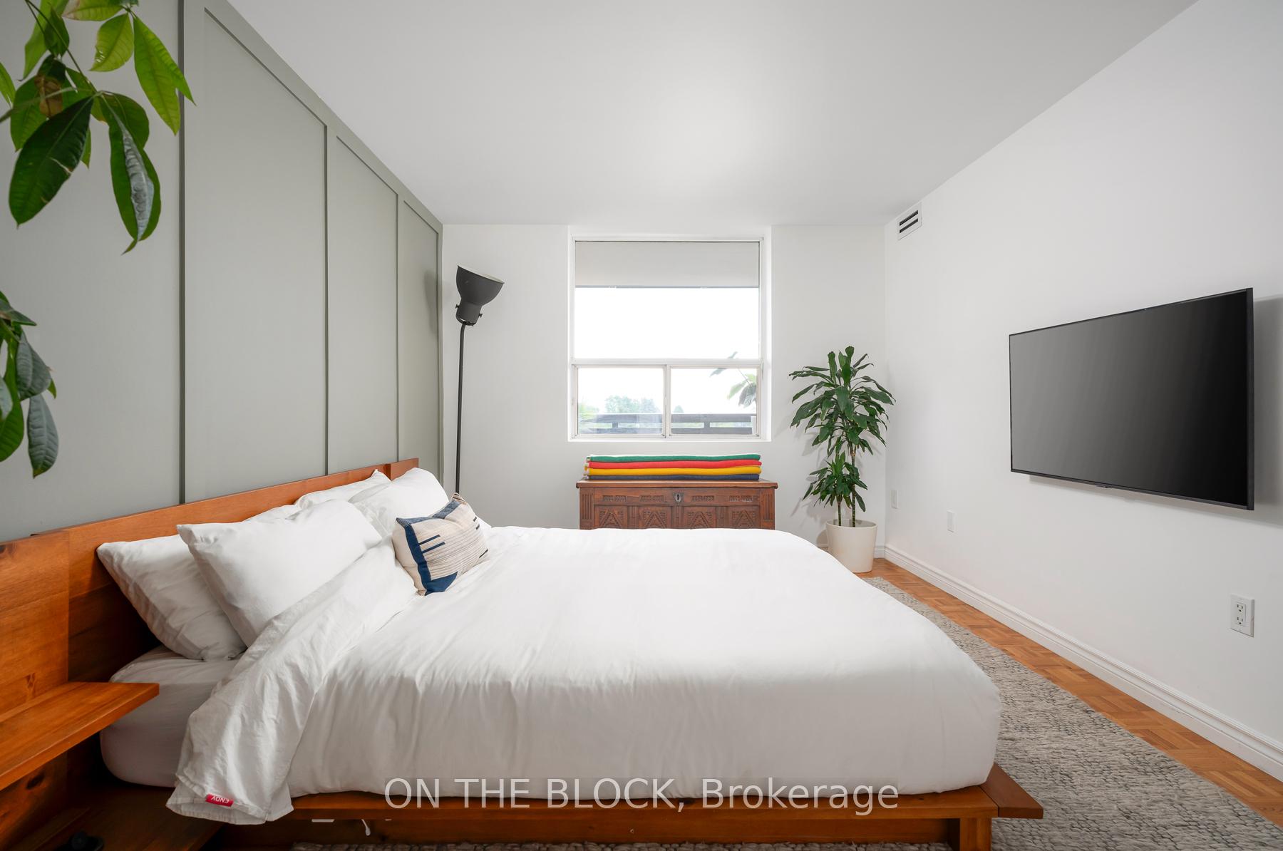 2 Bedrooms Condo at 3845 Lake Shore, Toronto For sale