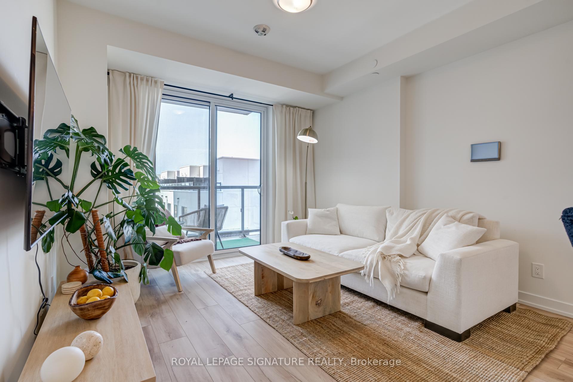 2 Bedrooms Condo at 335 Wheat Boom, Oakville For sale