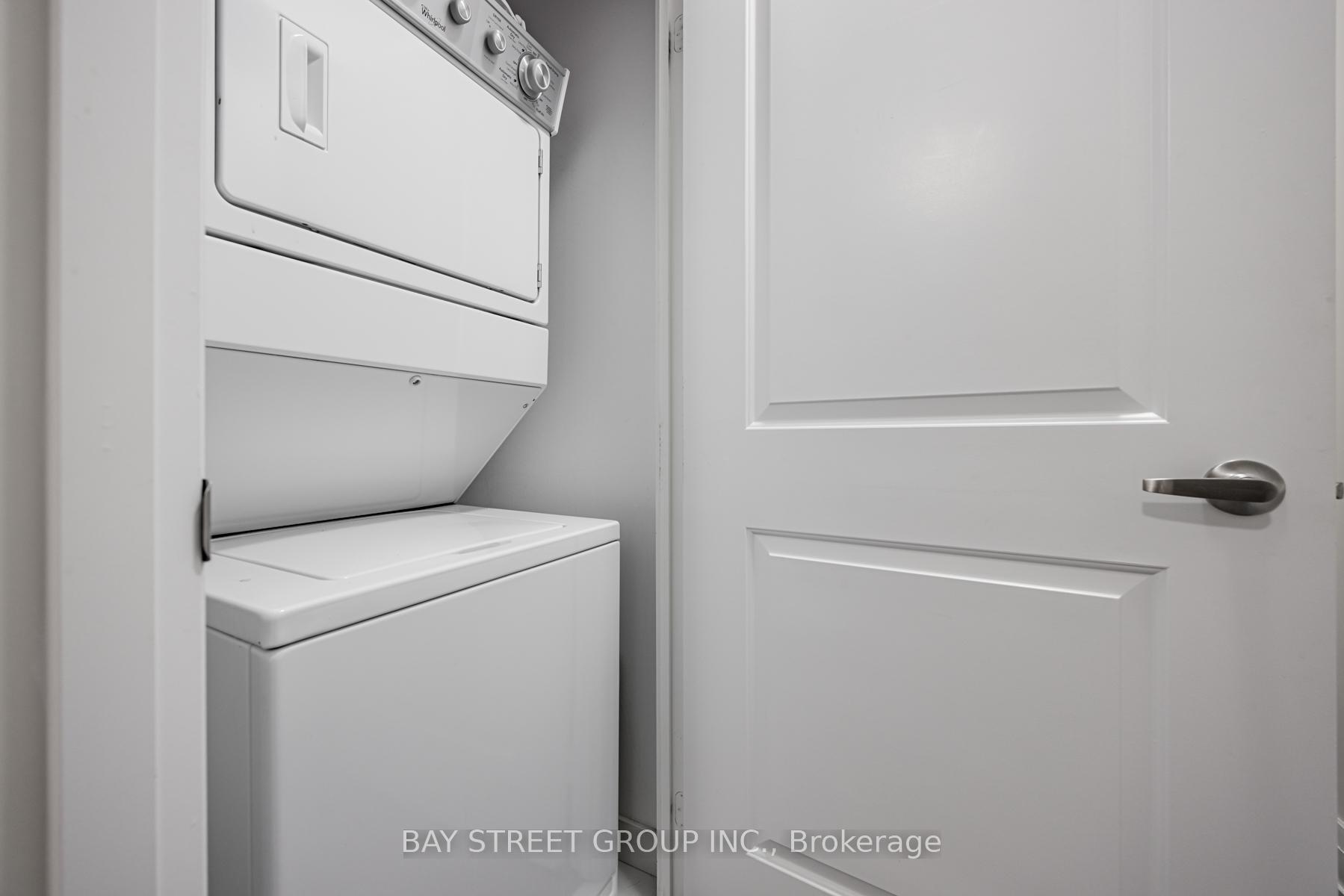 2 Bedrooms Condo at 55 Speers, Oakville For sale
