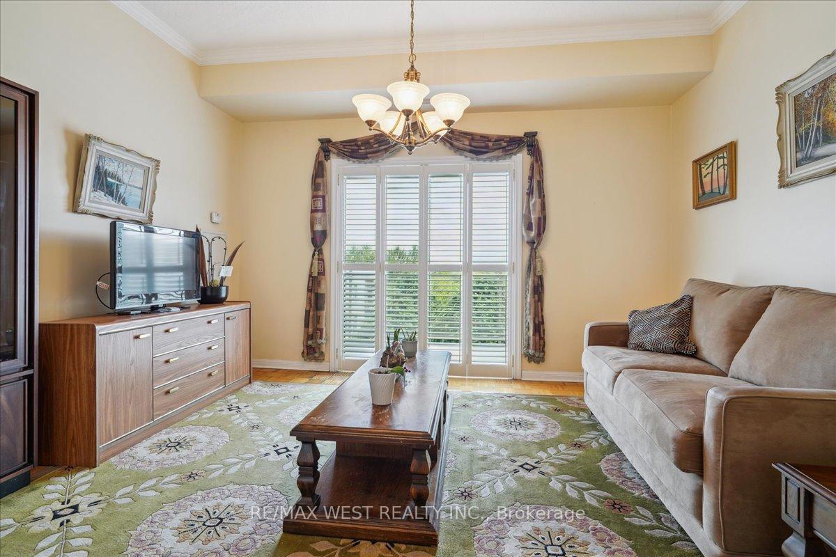 2 Bedrooms Condo at 2502 Rutherford, Vaughan For sale