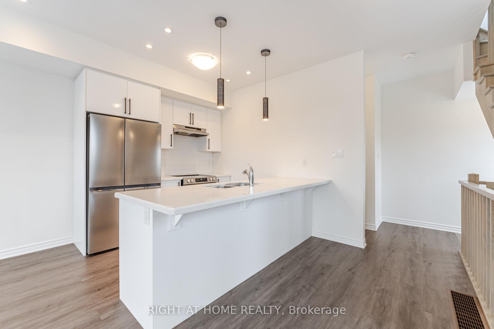 2 Bedrooms Condo at 305 Garner, Hamilton For sale