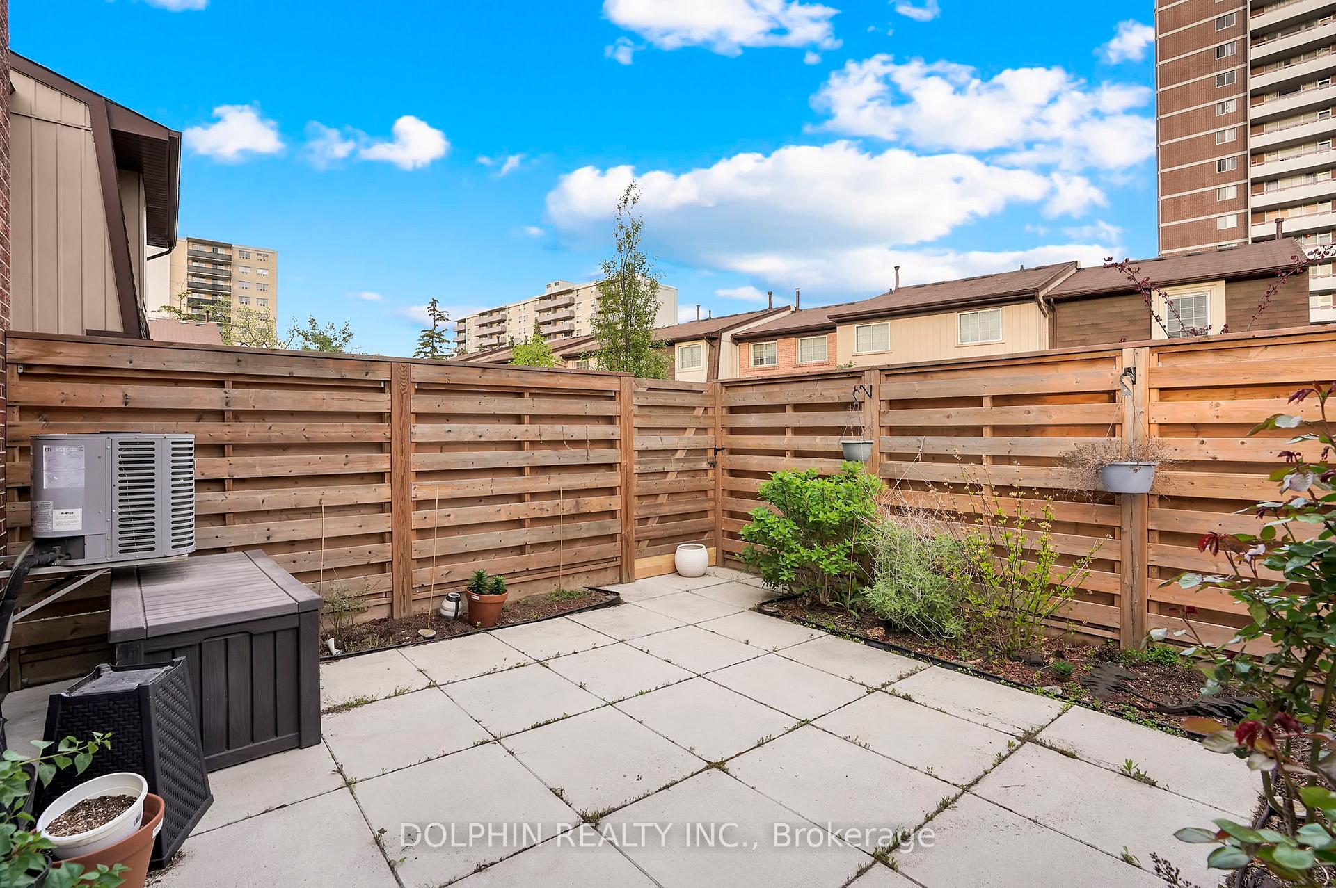 3 Bedrooms Condo at 3033 Glencrest, Burlington For sale
