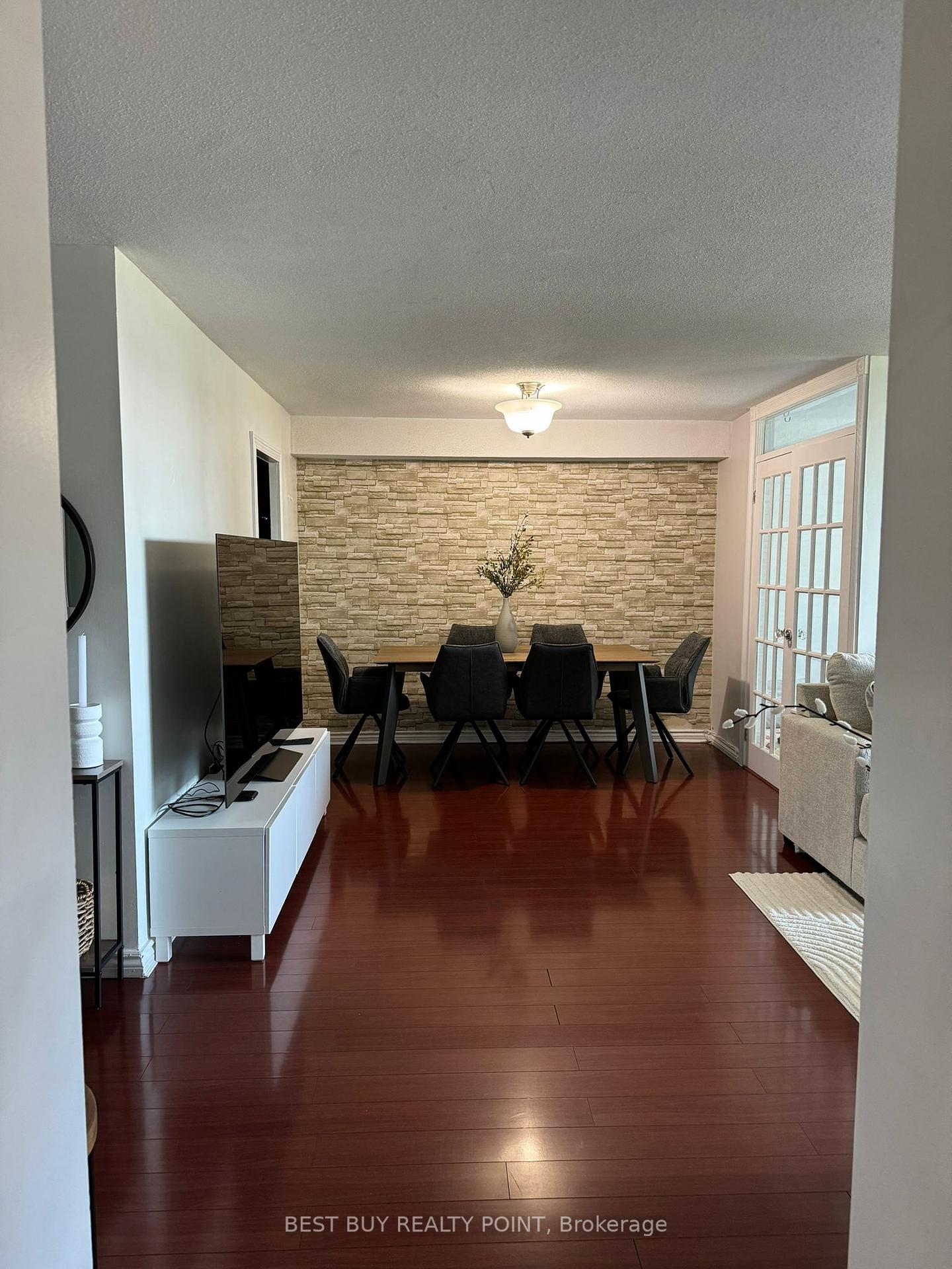 3 Bedrooms Condo at 15 La Rose, Toronto For sale