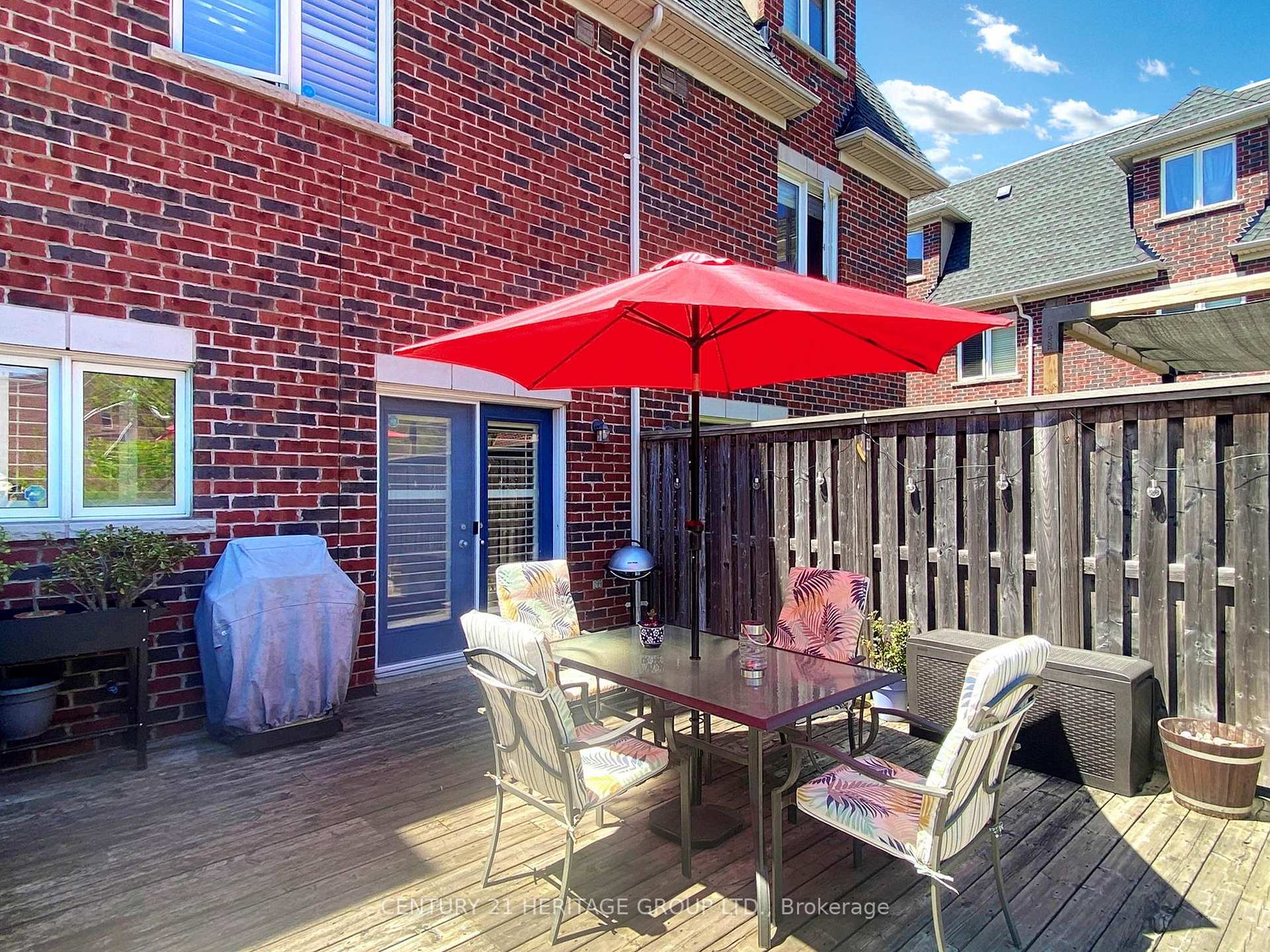 4 Bedrooms Condo at 127 Mill, Toronto For sale