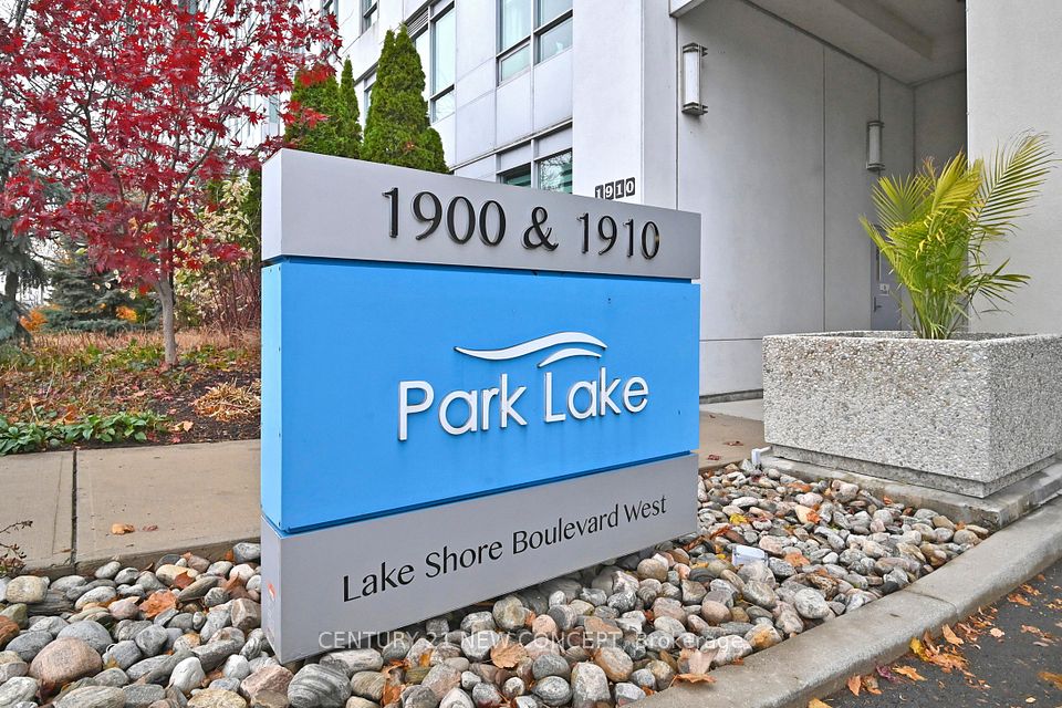 #704 - 1900 Lake Shore Boulevard, Toronto, ON M6S 1A4
