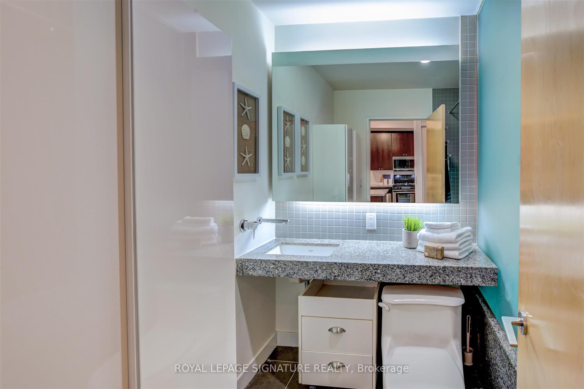 2 Bedrooms Condo at 1 Shaw, Toronto For sale