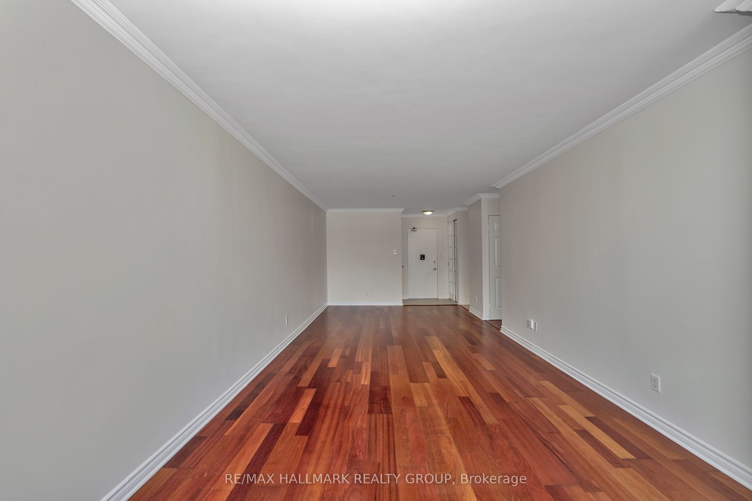 #203 - 60 Mcleod Street, OttawaCentre, ON K2P 2G1