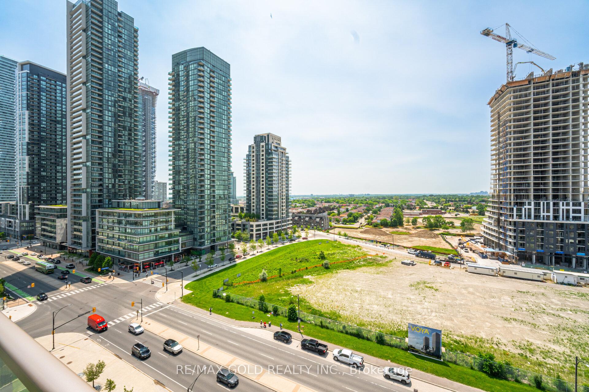 3 Bedrooms Condo at 388 Prince Of Wales, Mississauga For sale