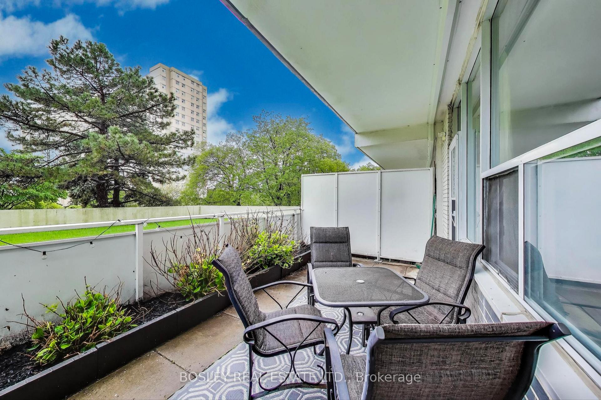 2 Bedrooms Condo at 10 Parkway Forest, Toronto For sale