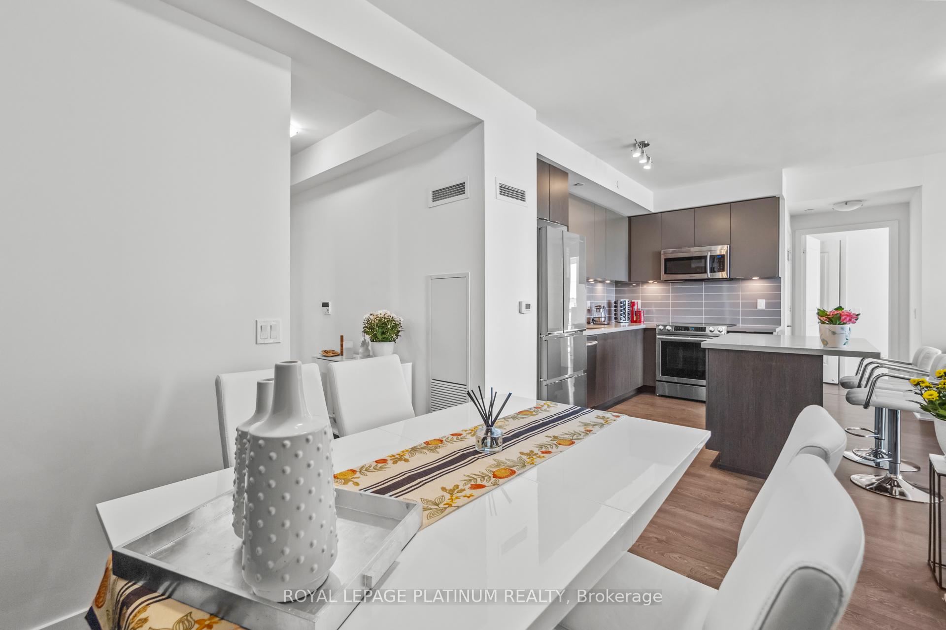 3 Bedrooms Condo at 4699 Glen Erin, Mississauga For sale