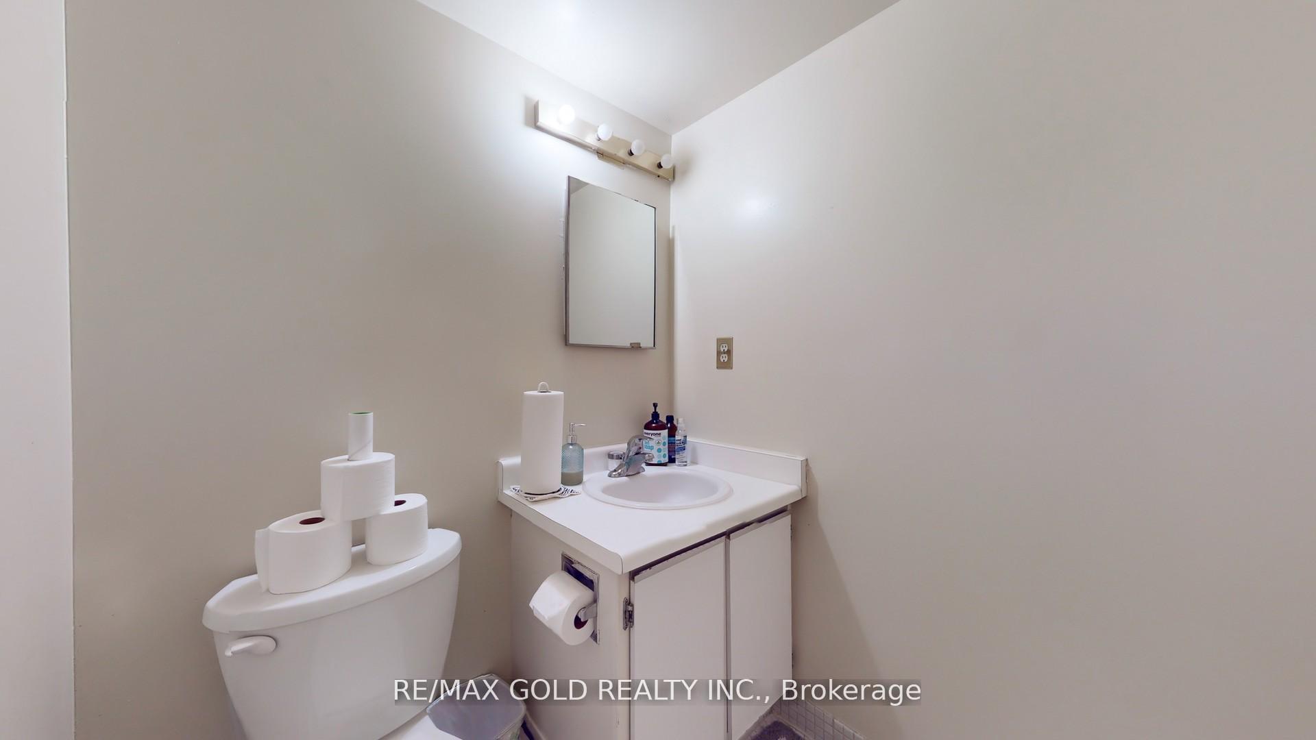 2 Bedrooms Condo at 99 Blackwell, Toronto For sale