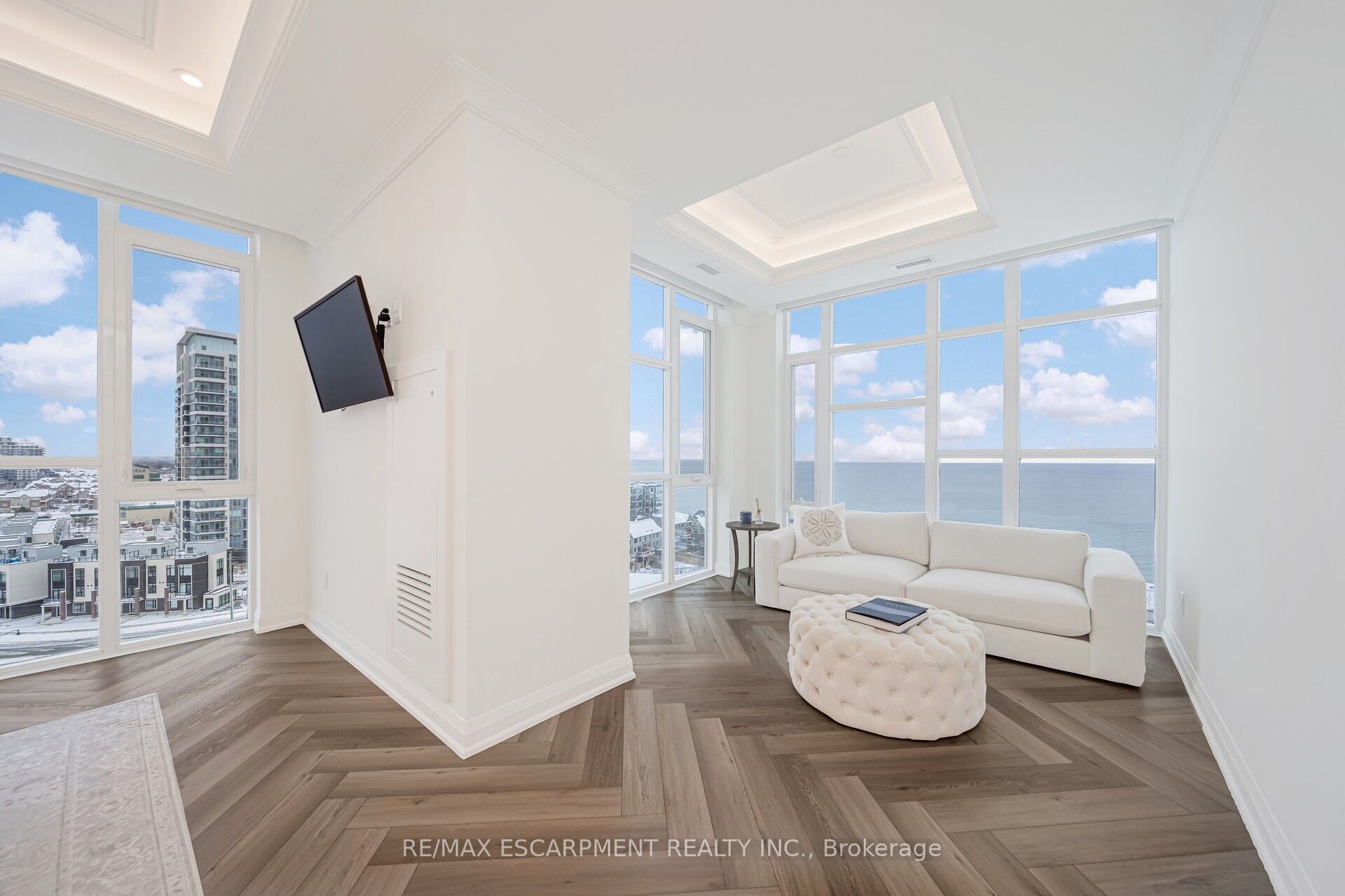 16 Concord Place, #905