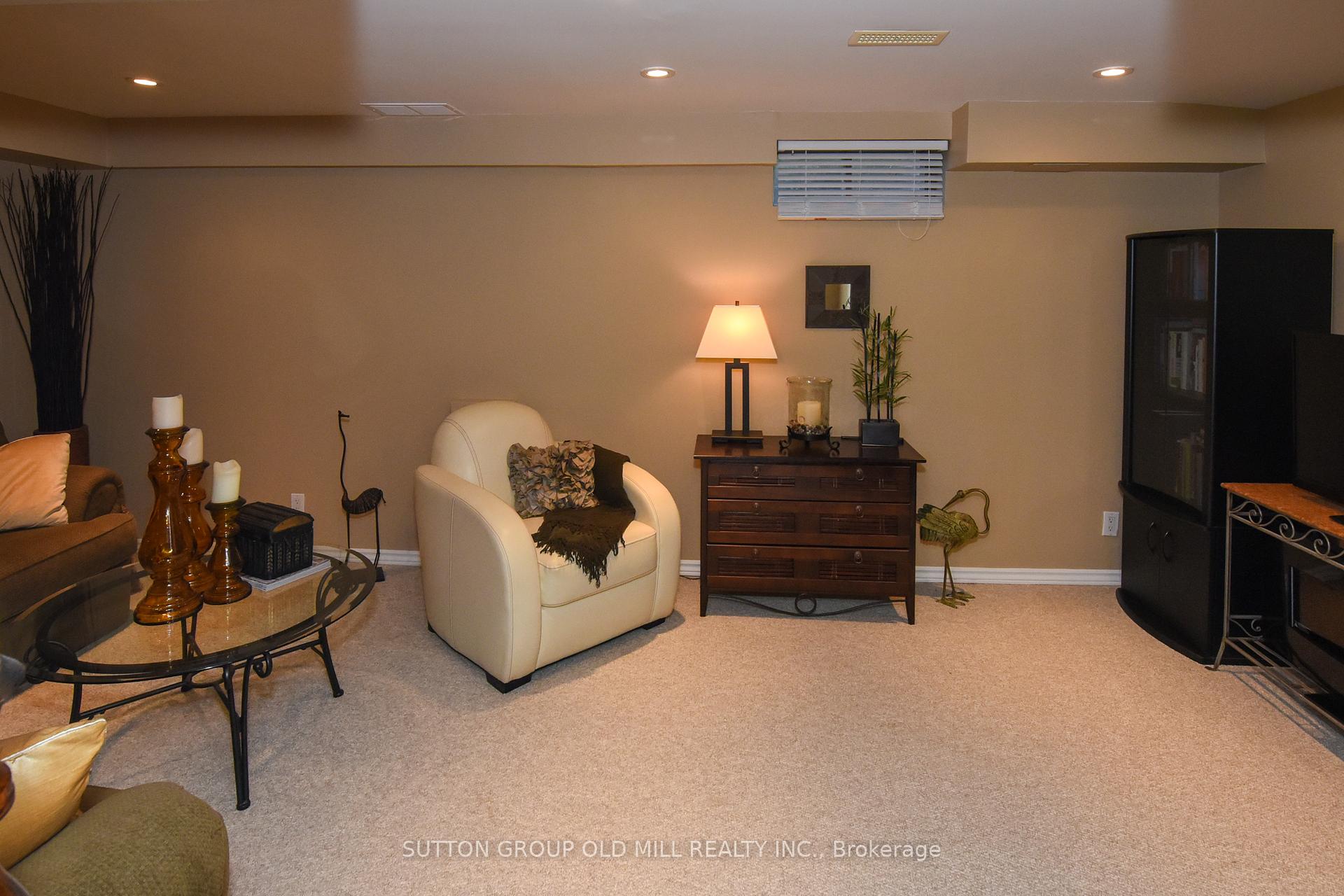4 Bedrooms Condo at 4635 Regents, Mississauga For sale