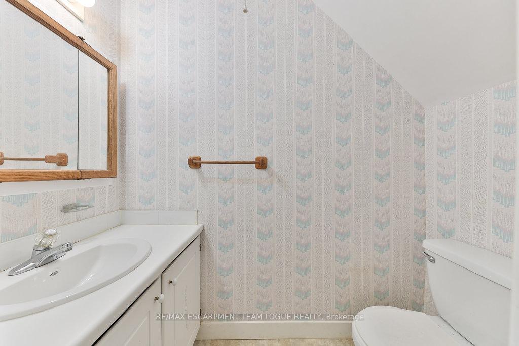 3 Bedrooms Condo at 2278 Marine,  Oakville For sale