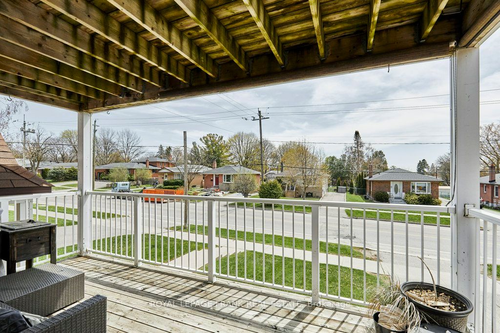 706 Dunlop Street W