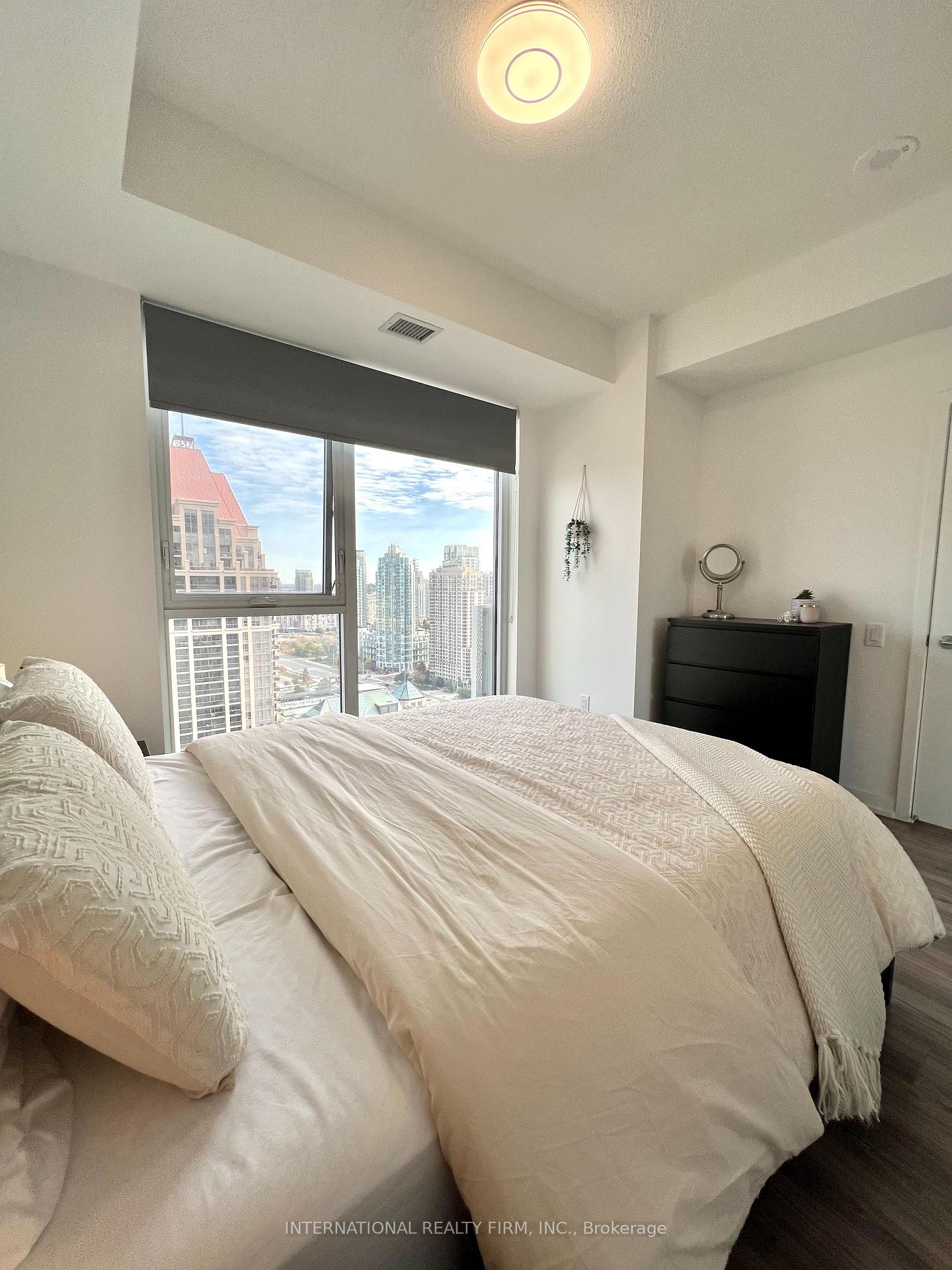 2 Bedrooms Condo at 4065 Confederation, Mississauga For sale