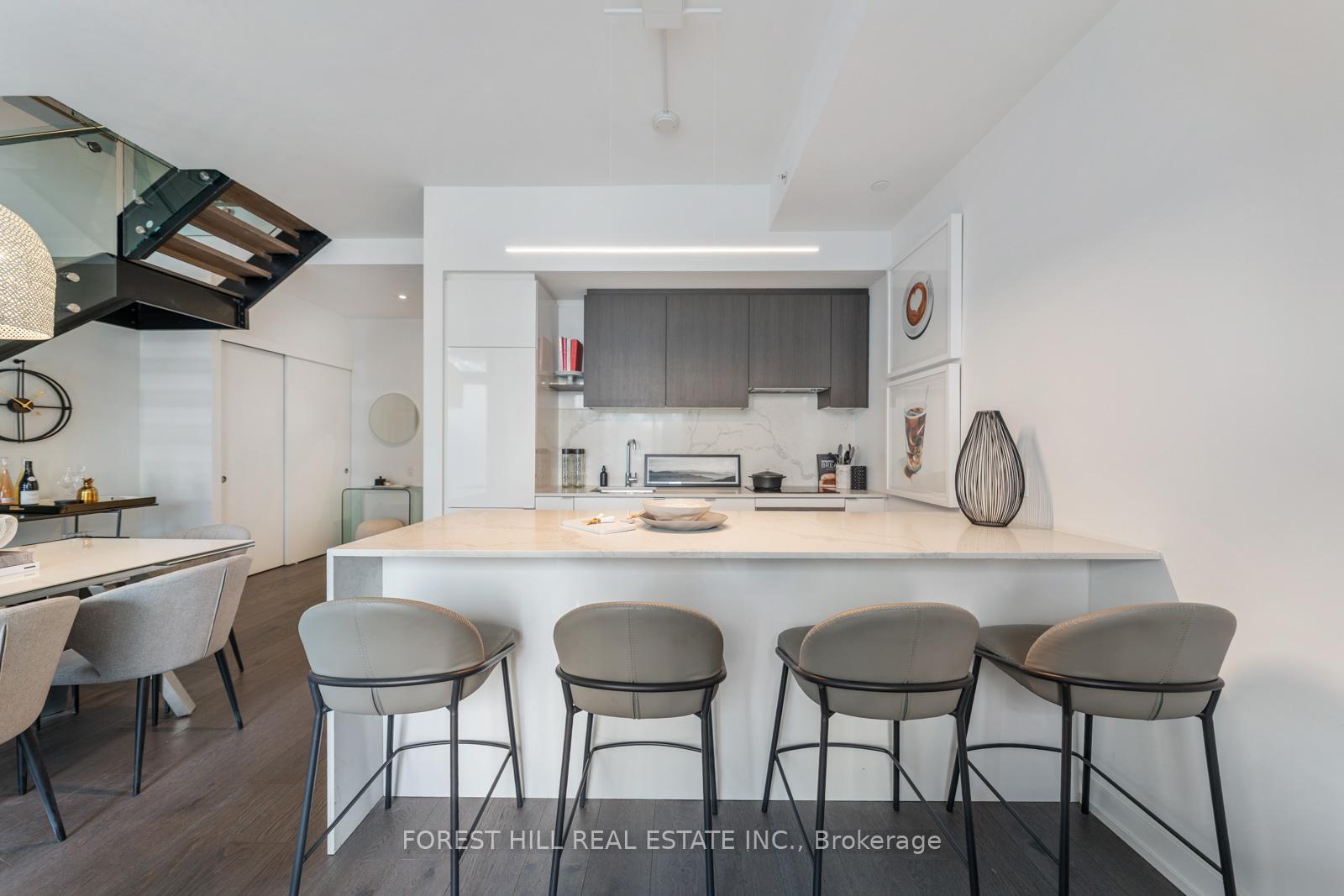 2 Bedrooms Condo at 161 Roehampton, Toronto For sale