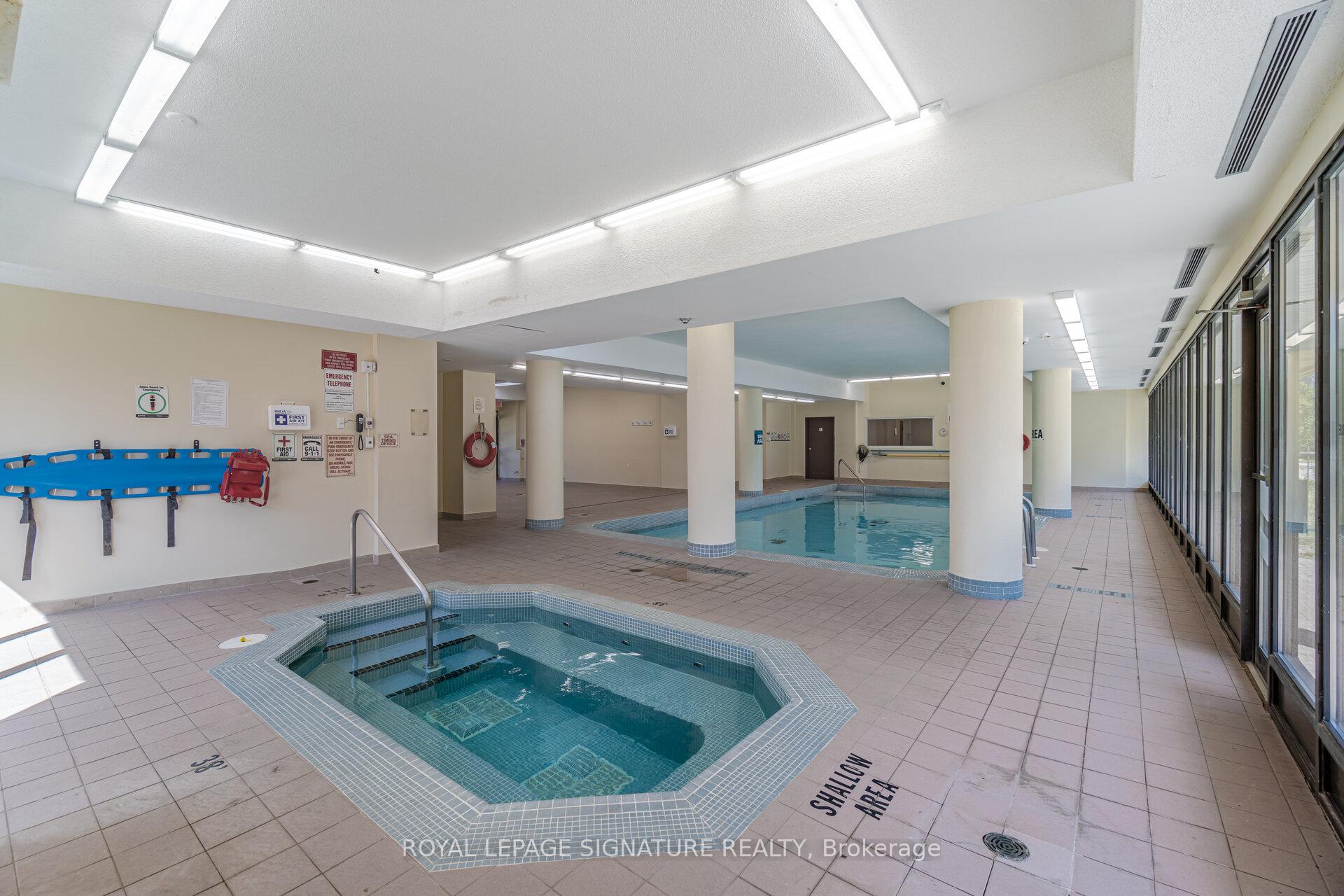 3 Bedrooms Condo at 10 Markbrook, Toronto For sale