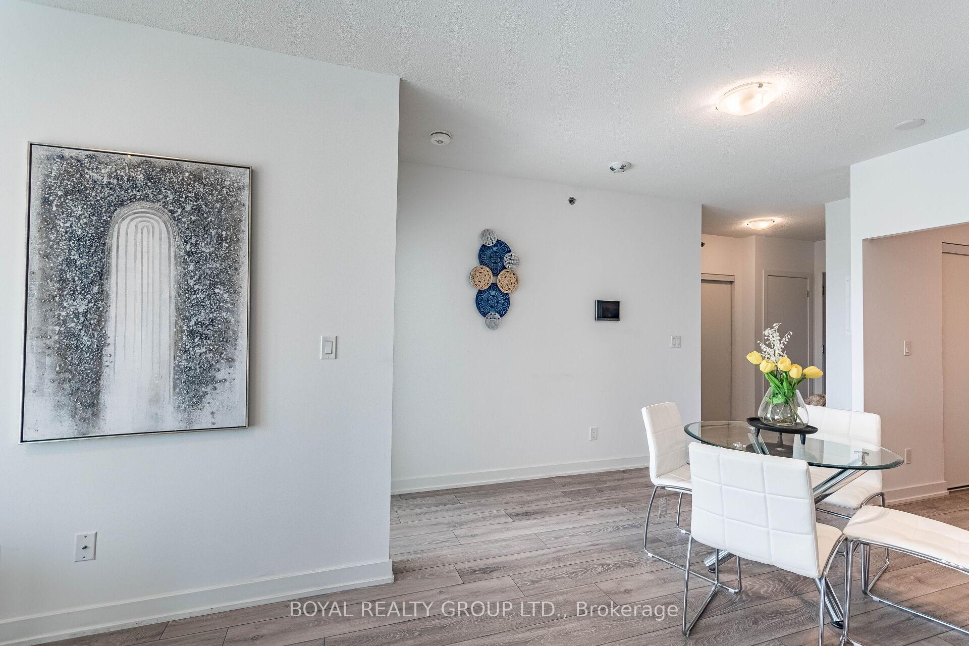2 Bedrooms Condo at 3200 Dakota Common, Burlington For sale